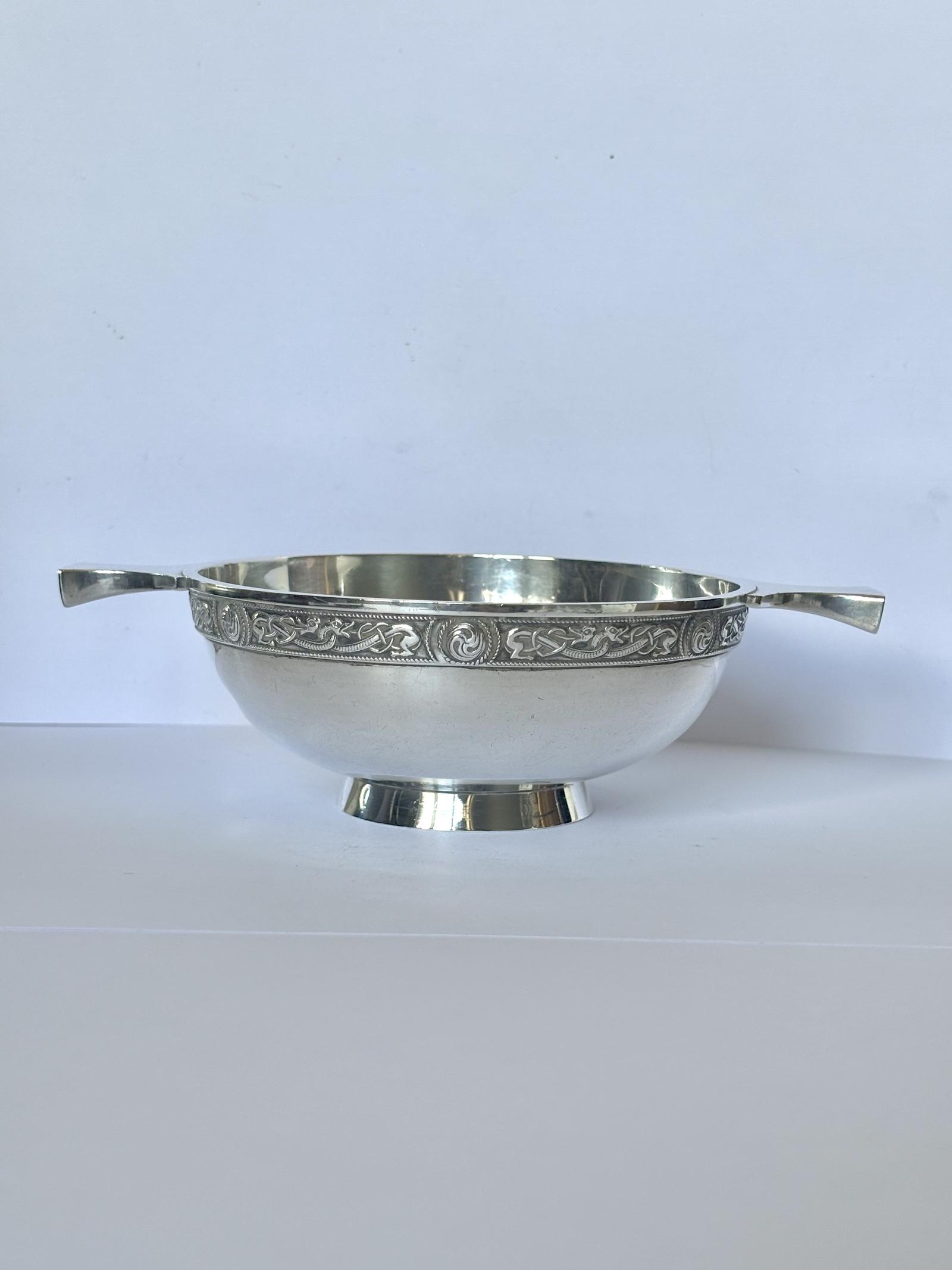 Large Scottish Silver Whisky Quaich Hamilton & Inches - Edinburgh 1962 (17cm) 218g (1 of 12) Large Scottish Silver Whisky Quaich Hamilton & Inches - Edinburgh 1962 (17cm) 218g (1 of 12)