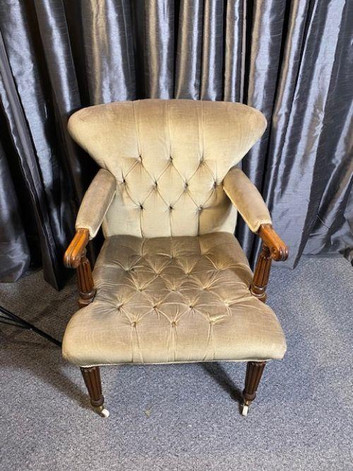 Desk / Office Chair (1 of 9)