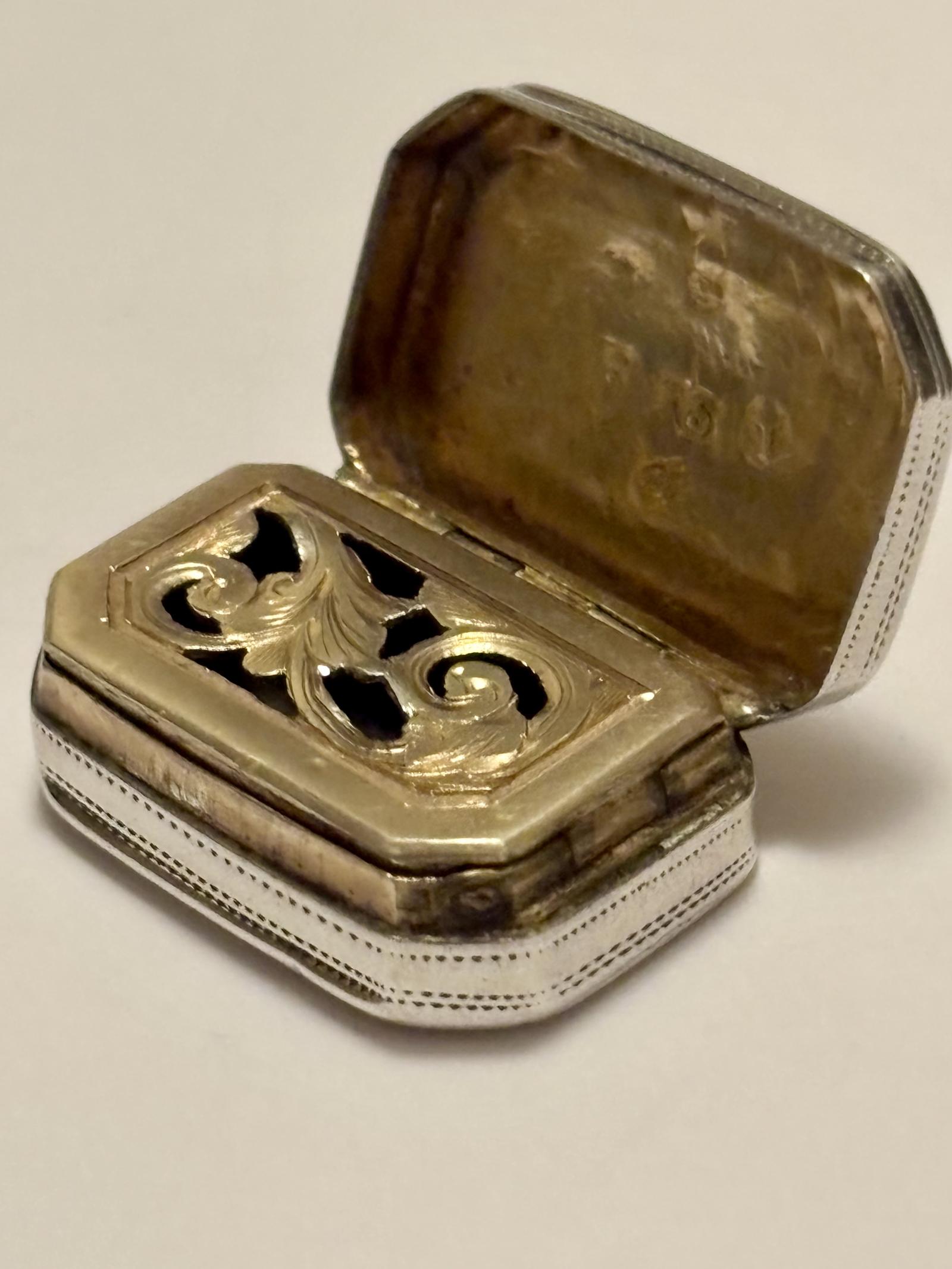 George III Silver Gilt Vinaigrette Birmingham 1806 John Shaw (1 of 11)