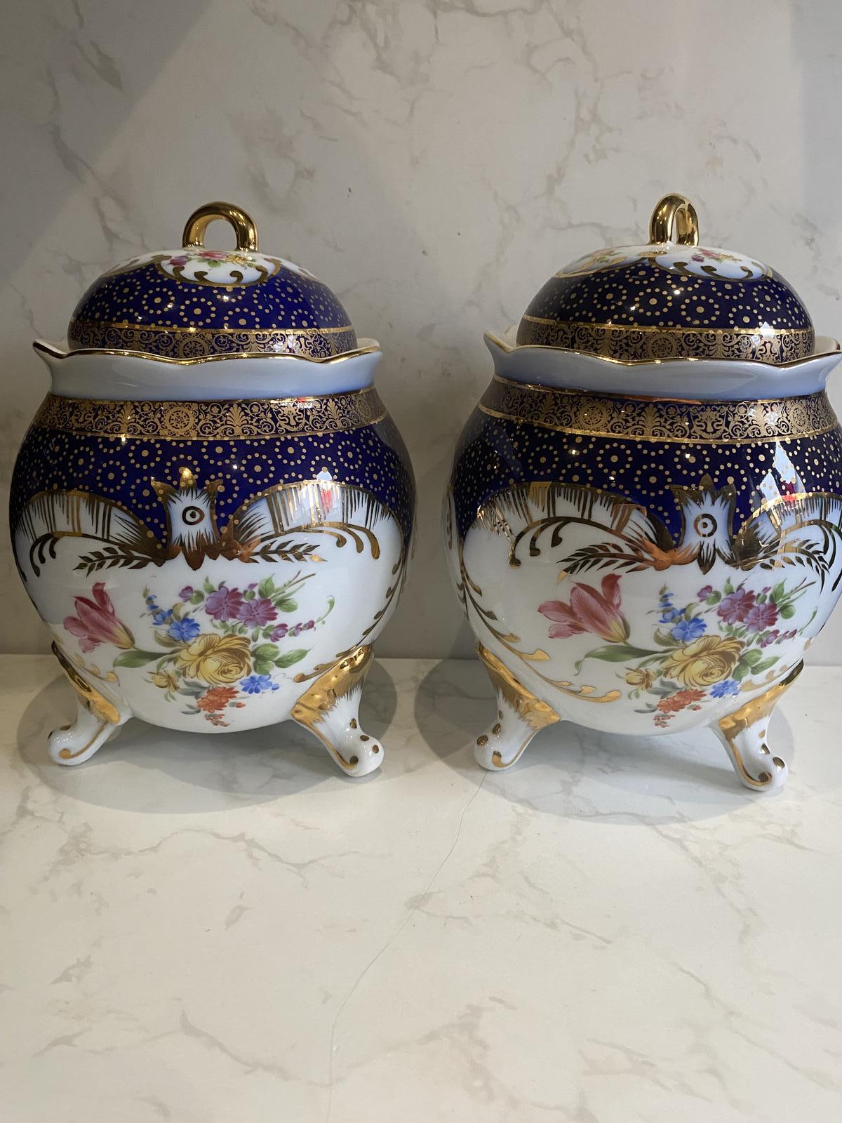 Vintage Roselle Occ & Co Staffordshire Blue & Gold Lidded Urns Pair (1 of 8) Vintage Roselle Occ & Co Staffordshire Blue & Gold Lidded Urns Pair (1 of 8)