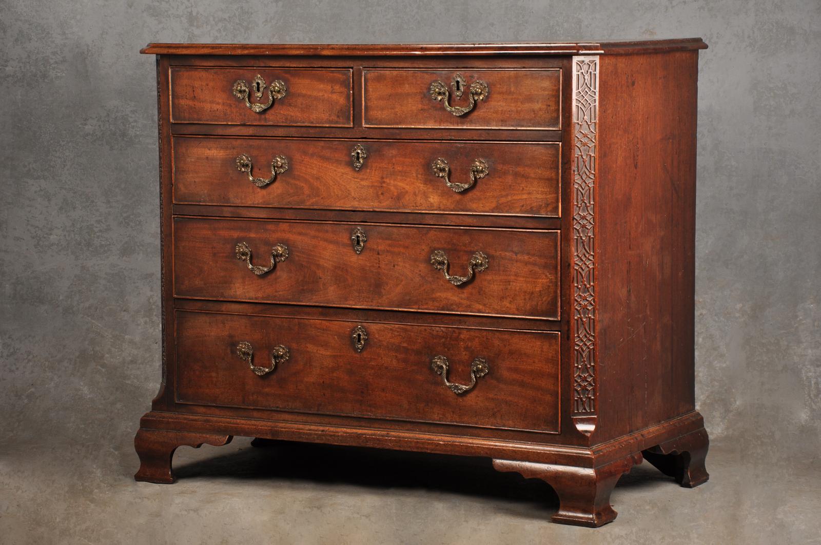 Fine 18th Century Mahogany Chippendale Chest of Drawers (1 of 20)