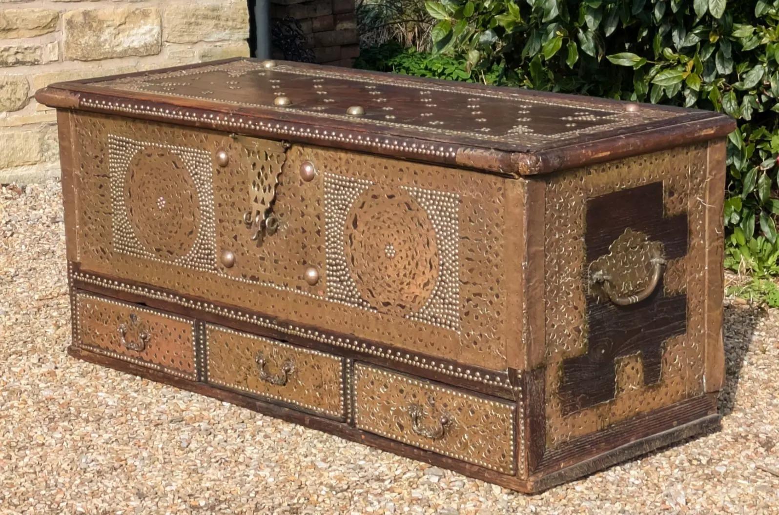 Exceptional Antique Zanzibar Chest (1 of 12) Exceptional Antique Zanzibar Chest (1 of 12)