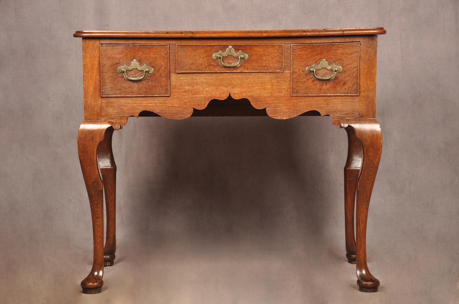 Fine Early 18th Century Oak Side Table / Lowboy (1 of 16)