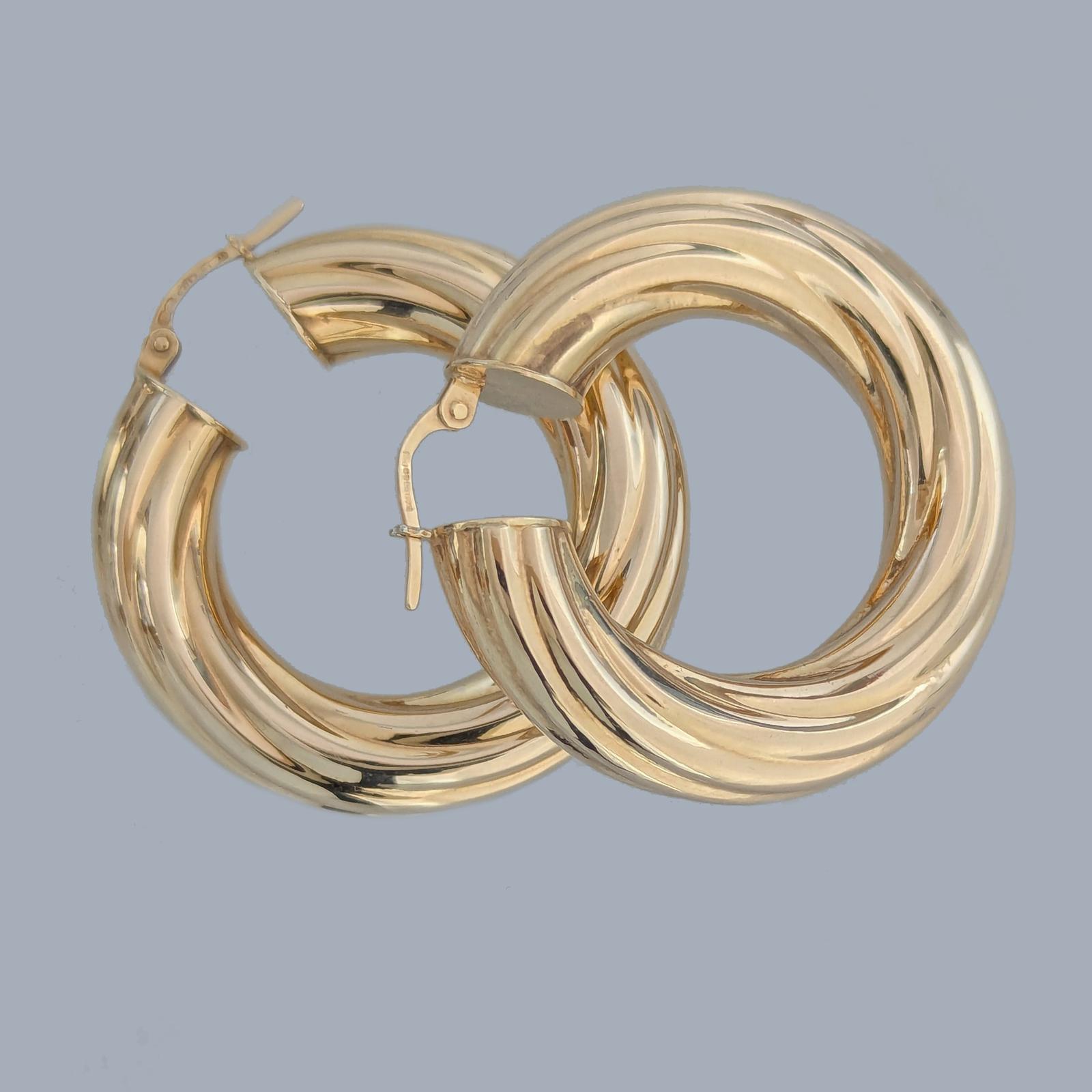 Vintage Unoaerre 9ct Gold Swirl Hoop Earrings – Italian Designer 1.1/2" 6gm (1 of 7) Vintage Unoaerre 9ct Gold Swirl Hoop Earrings – Italian Designer 1.1/2" 6gm (1 of 7)