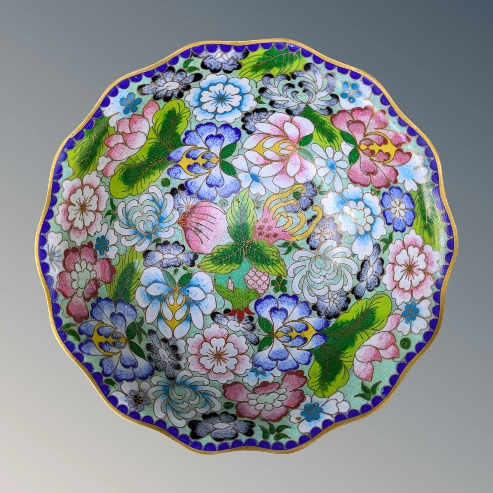Pretty Chinese Cloisonne Bowl Qing Dynasty (1 of 7)