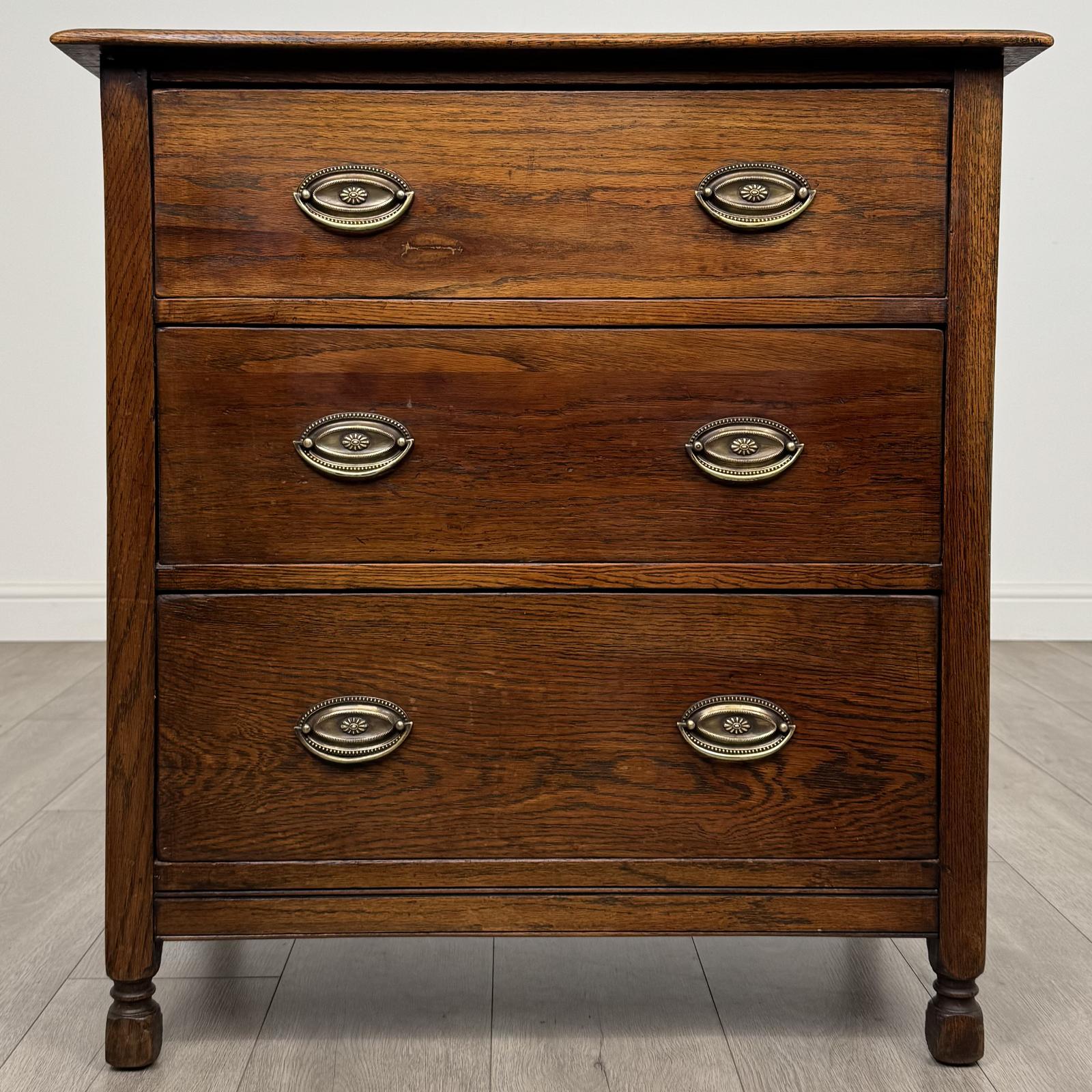 Antique 19th Century Small Chest of Drawers in Oak (1 of 11)