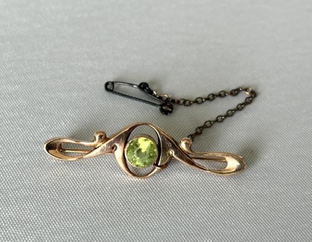 Victorian Art Nouveau Hallmarked 9ct Gold & Peridot Brooch (1 of 6) Victorian Art Nouveau Hallmarked 9ct Gold & Peridot Brooch (1 of 6)
