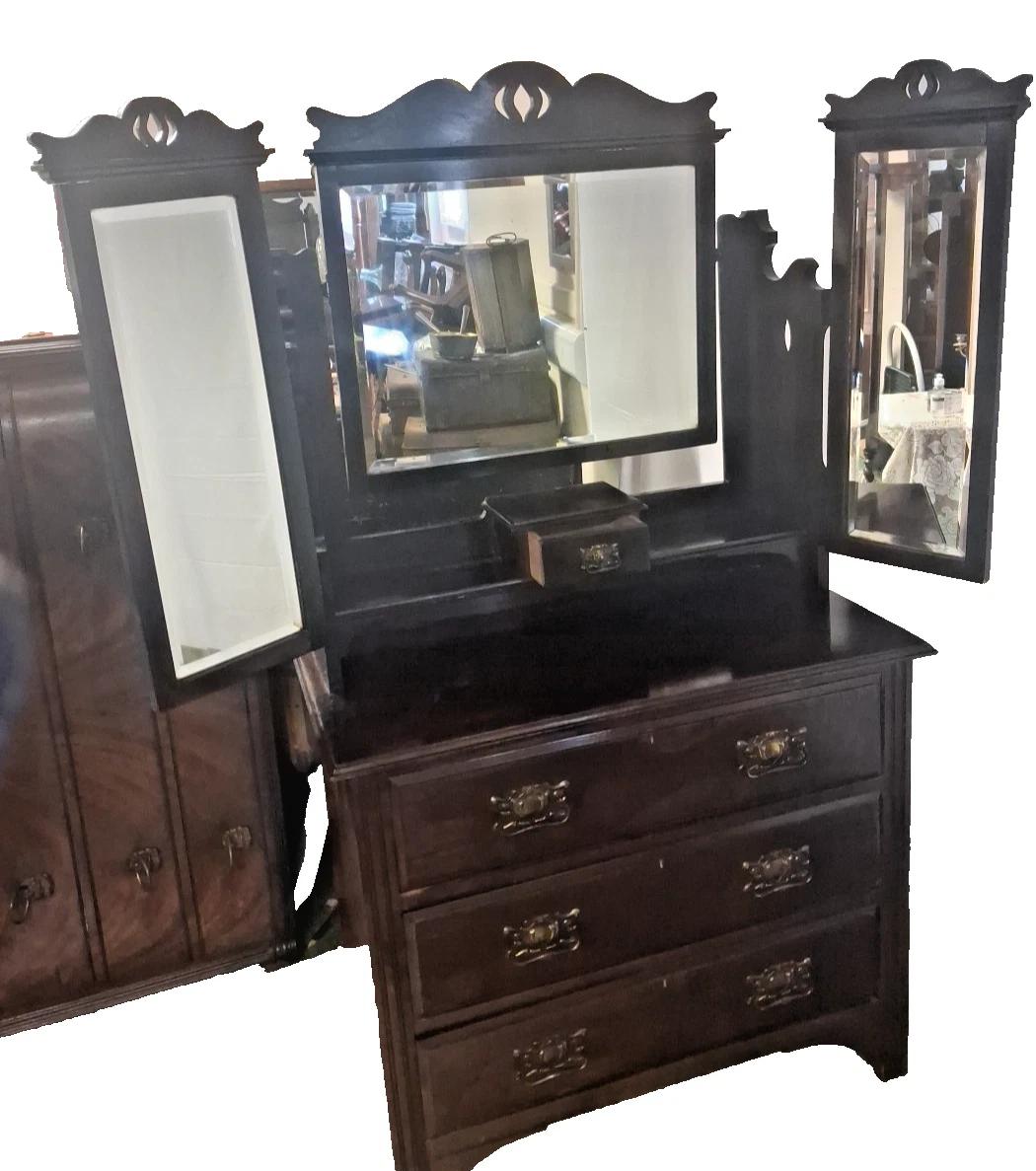 Antique Edwardian Dressings Table with Bevel Edge Mirrors Gothic Styled (1 of 7) Antique Edwardian Dressings Table with Bevel Edge Mirrors Gothic Styled (1 of 7)