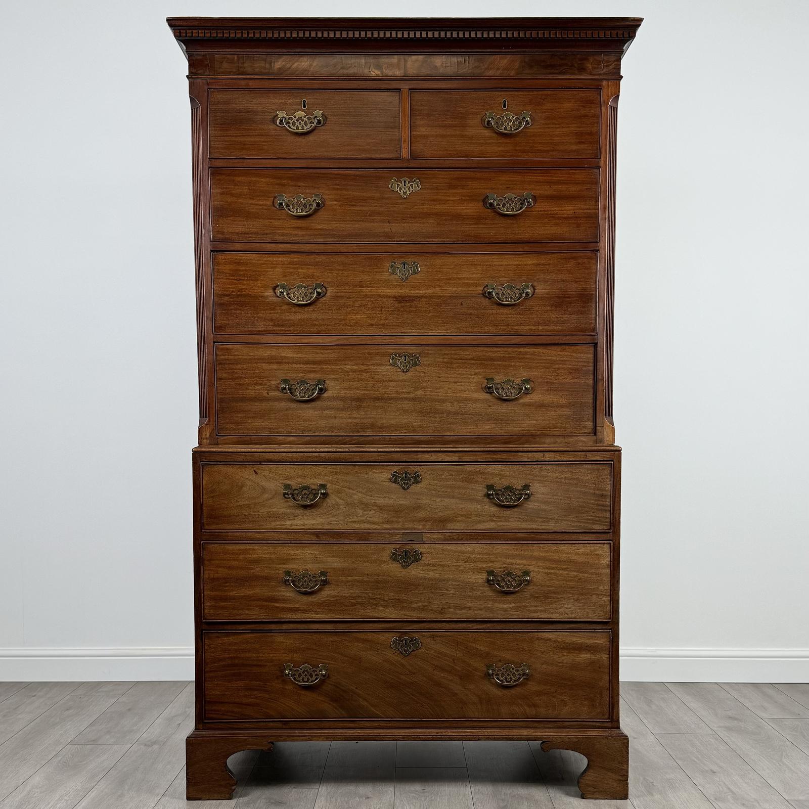 Antique 18th Century Fine Quality Chest on Chest in Mahogany (1 of 10)