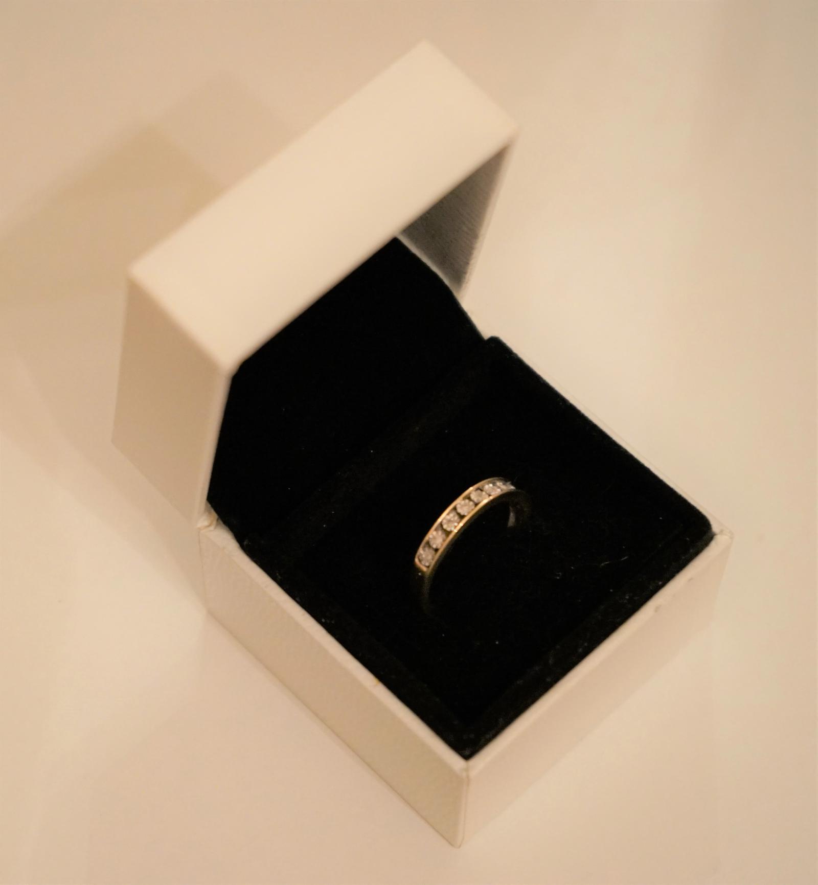 Vintage 9ct Gold 9 Stone Diamond Wedding / Anniversary Ring Boxed - Ideal Present (1 of 11) Vintage 9ct Gold 9 Stone Diamond Wedding / Anniversary Ring Boxed - Ideal Present (1 of 11)