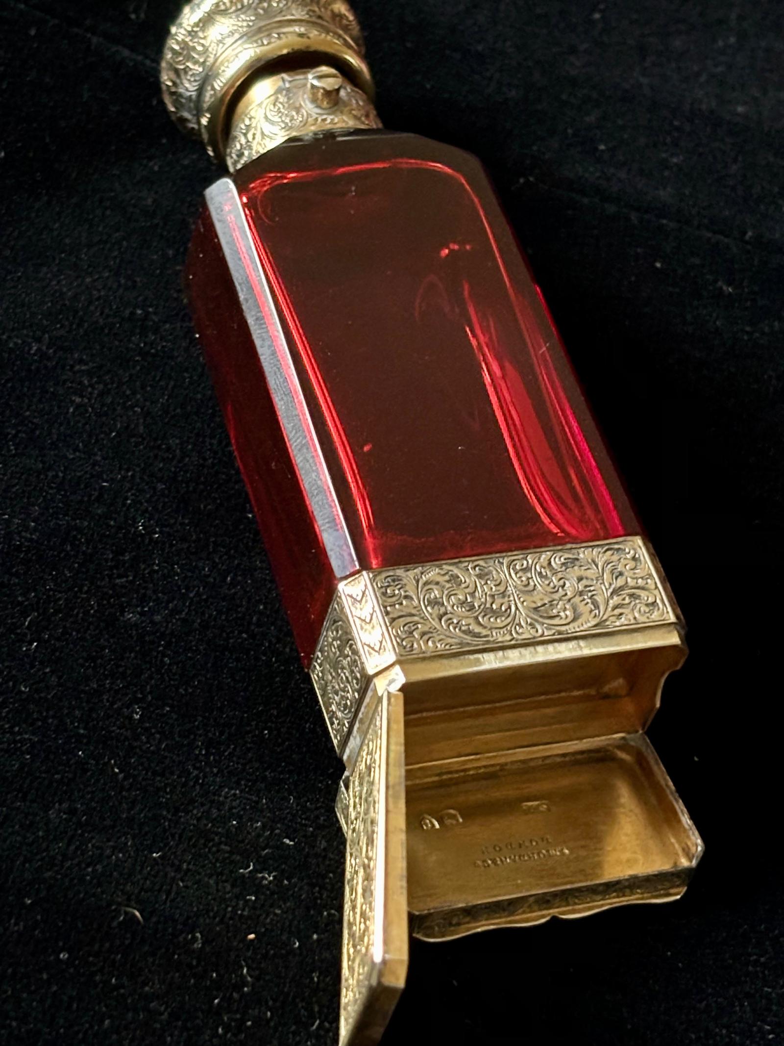 Sampson & Mordan Silver Gilt Ruby Glass Combination Scent Bottle & Vinaigrette (1 of 28)