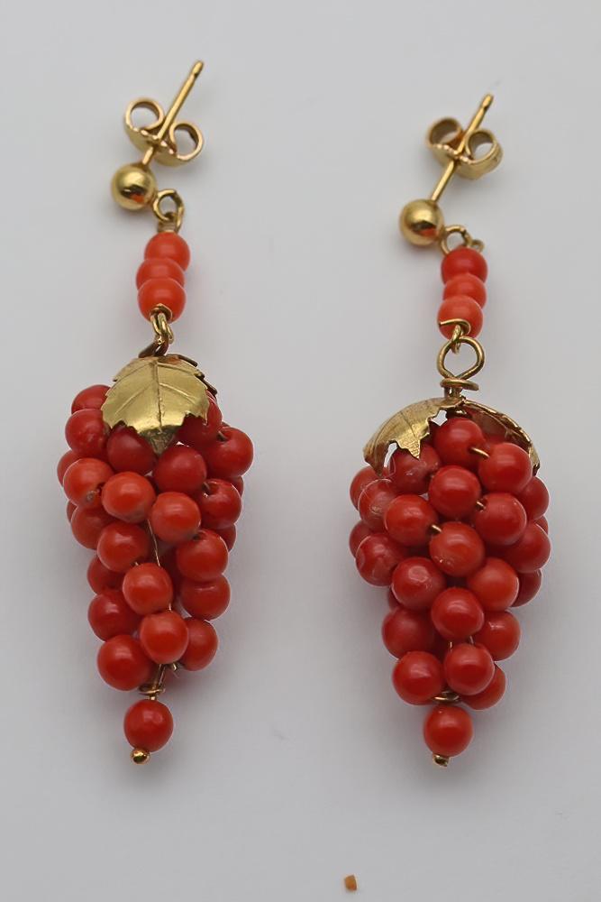 Vintage 18ct Gold & Coral Earrings (1 of 2) Vintage 18ct Gold & Coral Earrings (1 of 2)