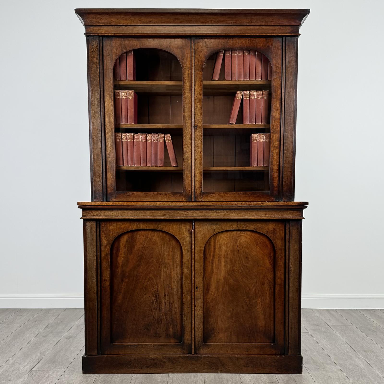 Antique 19th Century Fine Quality Bookcase In Mahogany (1 of 11)