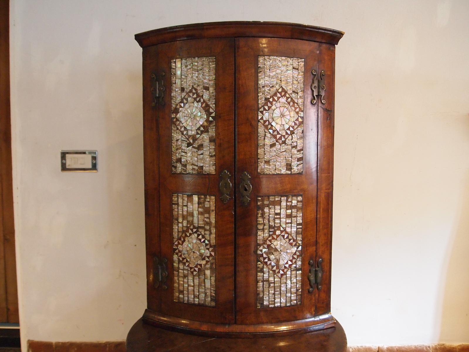 Cupboard Rare Queen Anne Corner Cabinet Walnut c.1700 (1 of 10)