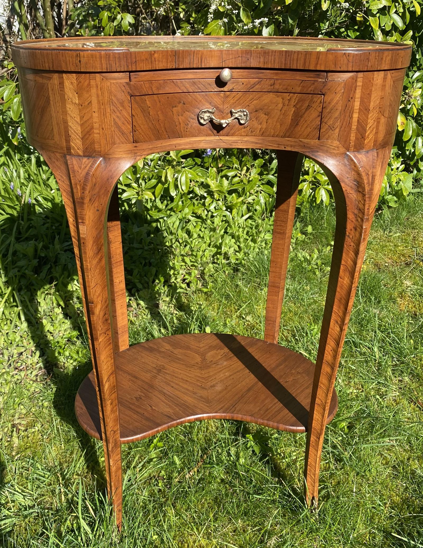 Fine Quality Kidney Shaped Occasional Table (1 of 7)