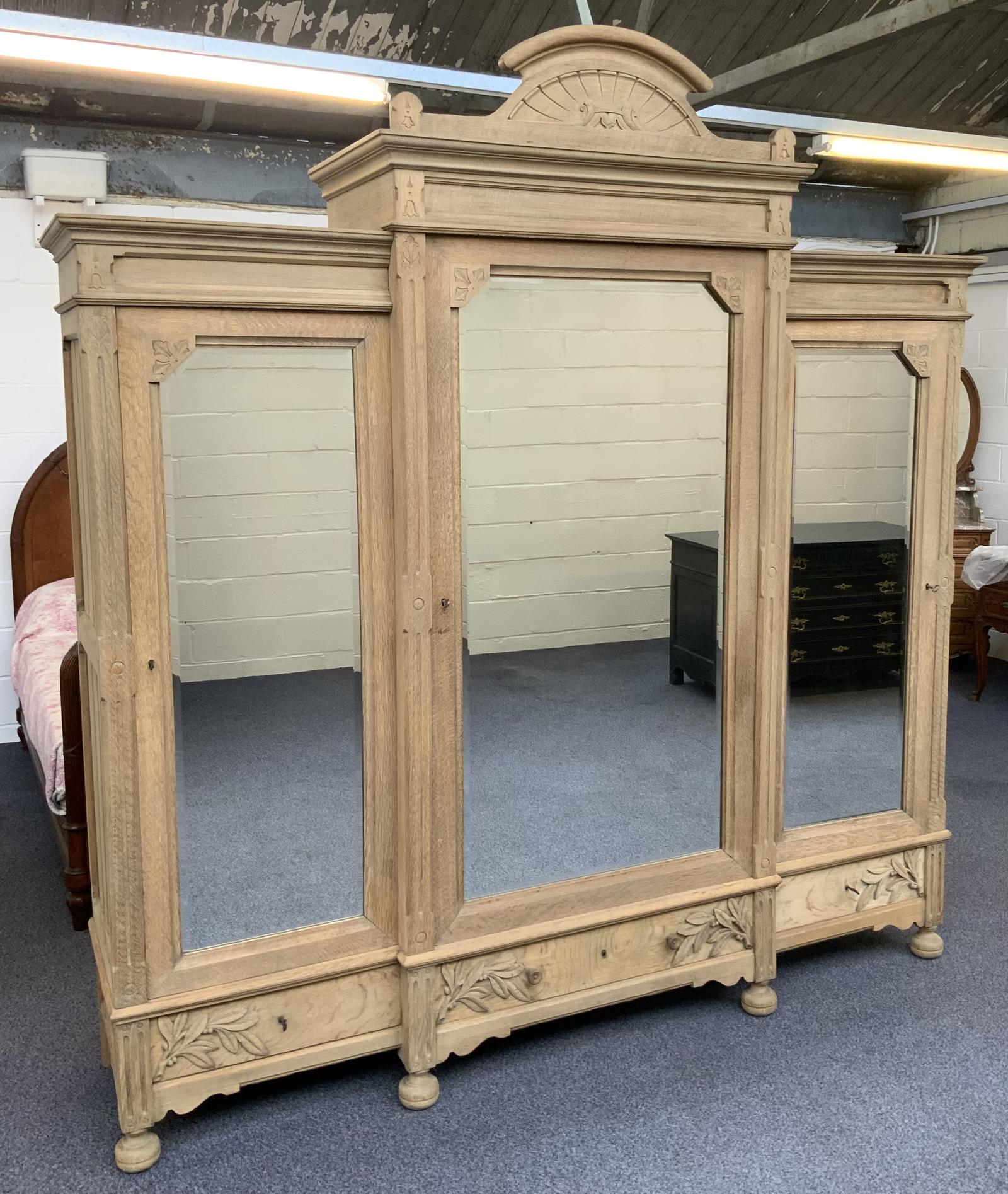 Large Triple French Bleached Oak Armoire (1 of 19) Large Triple French Bleached Oak Armoire (1 of 19)