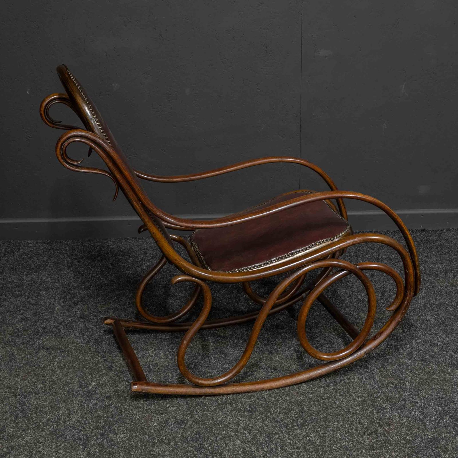 Thonet Rocking Chair (1 of 12)