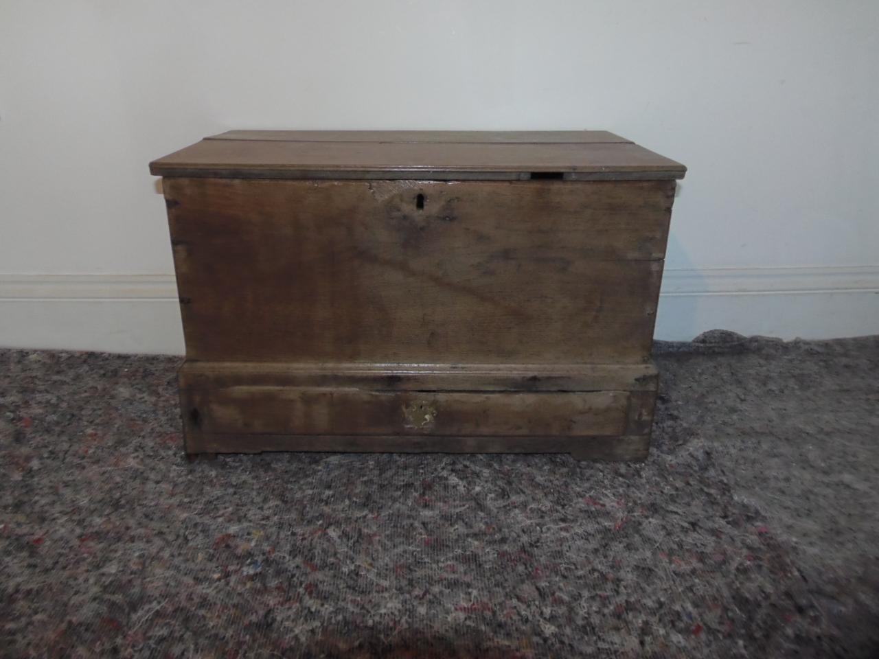 Welsh Oak Coffer Bach (1 of 1)