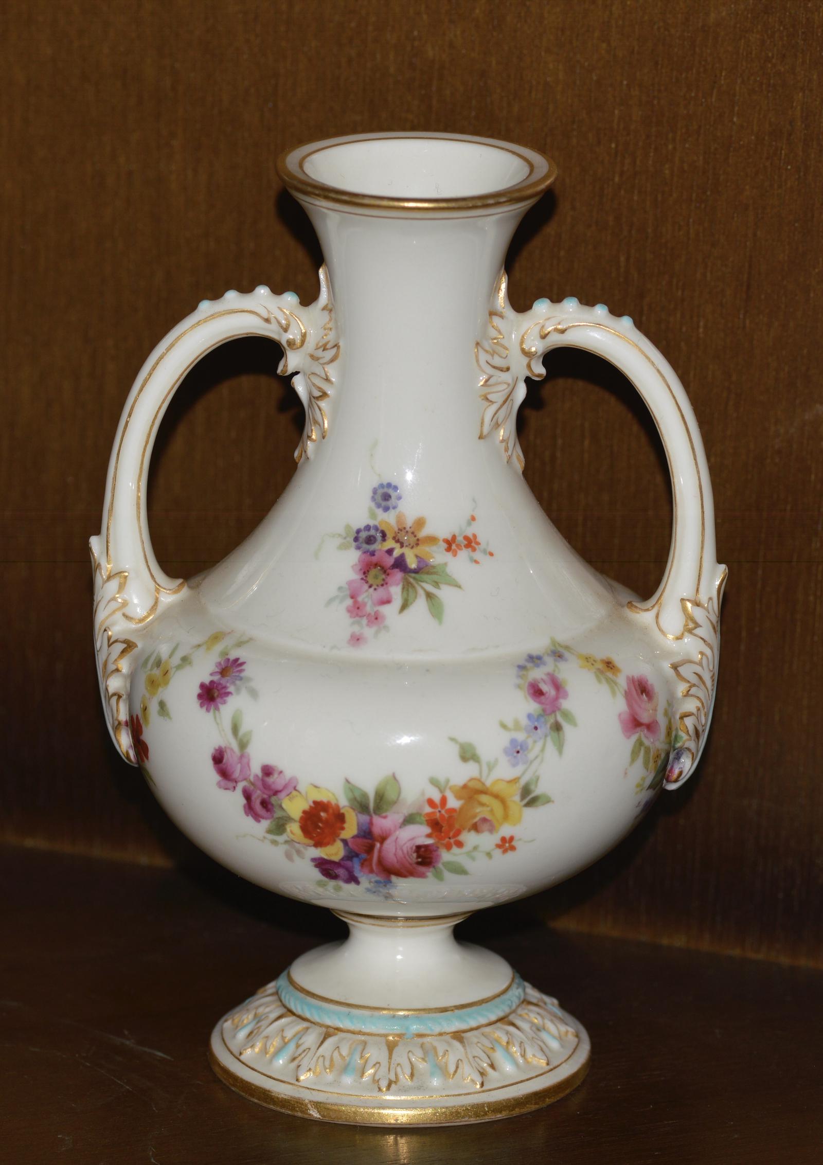 Superb - Royal Worcester - Urn Shaped - Small Vase - 1900 / 1901 (1 of 8) Superb - Royal Worcester - Urn Shaped - Small Vase - 1900 / 1901 (1 of 8)