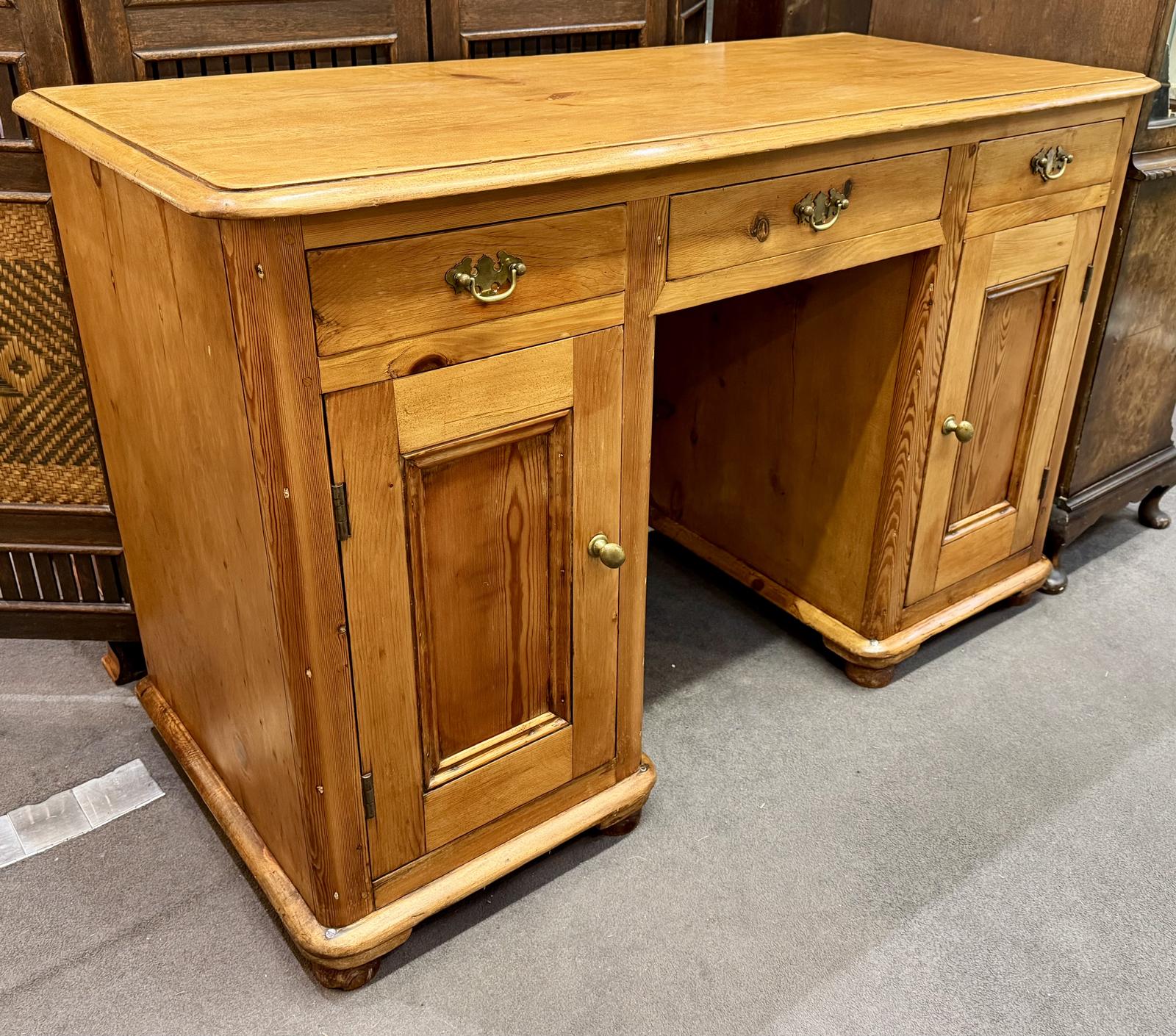 Victorian Pine Desk / Dressing Table (1 of 11) Victorian Pine Desk / Dressing Table (1 of 11)