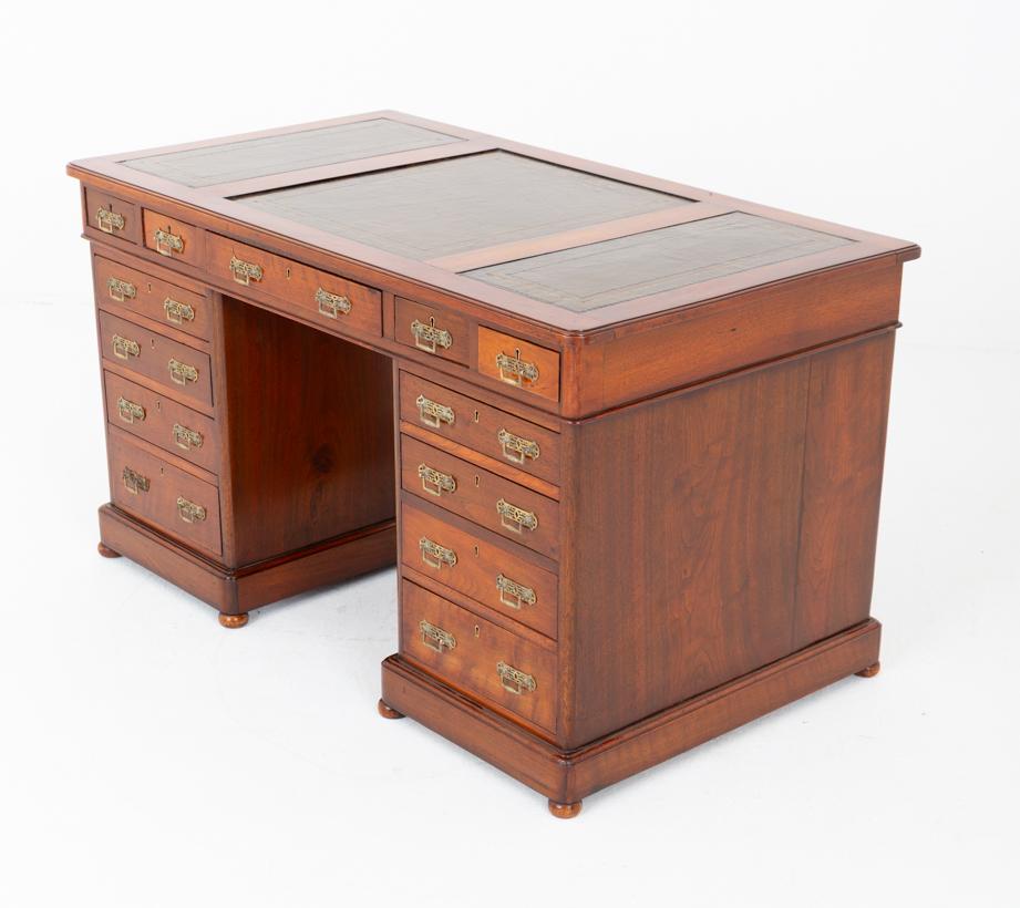 Victorian Mahogany 2 Pedestal Desk (1 of 9) Victorian Mahogany 2 Pedestal Desk (1 of 9)