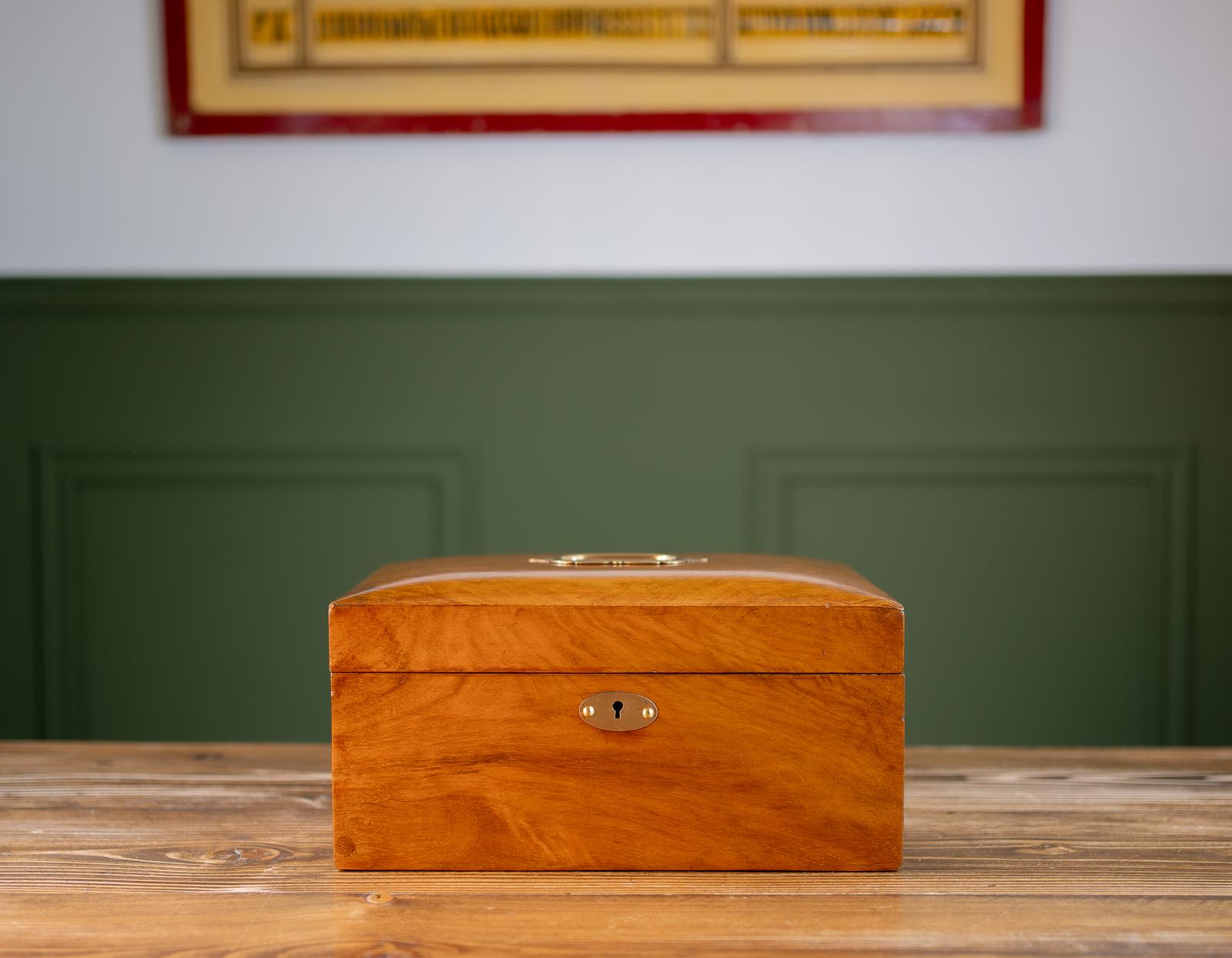 Figured Walnut Table Box c.1880 (1 of 11) Figured Walnut Table Box c.1880 (1 of 11)
