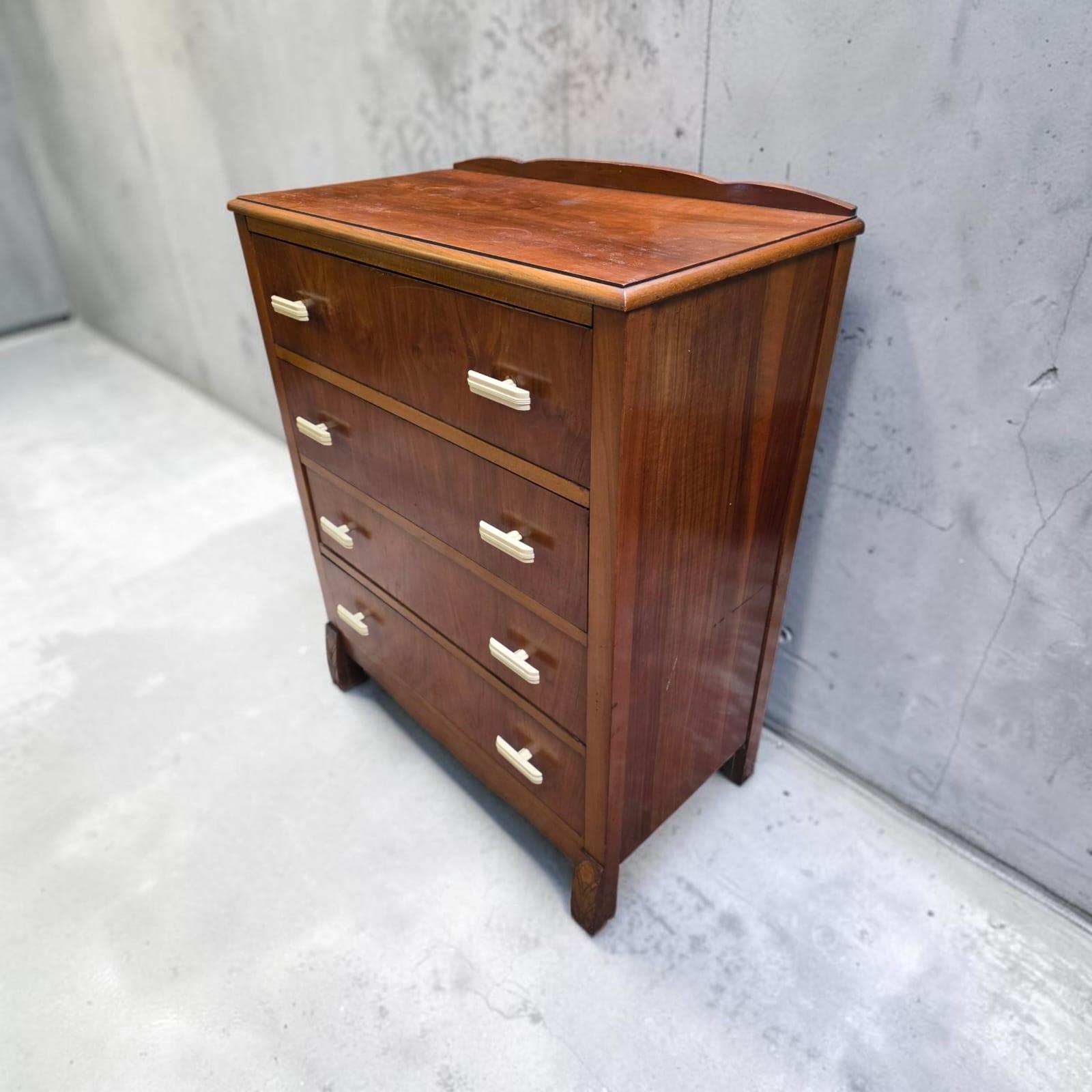 Vintage Mid Century Walnut Chest of Drawers / C1960 (1 of 9) Vintage Mid Century Walnut Chest of Drawers / C1960 (1 of 9)