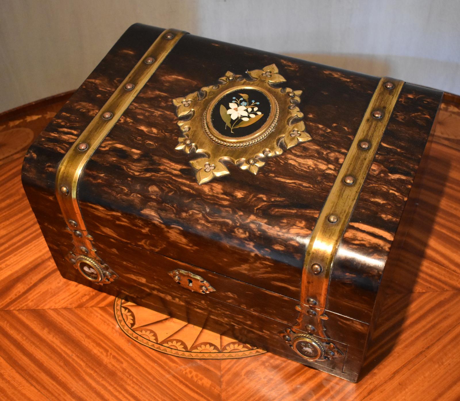 Superb Victorian Coromandel Games Compendium (1 of 14) Superb Victorian Coromandel Games Compendium (1 of 14)