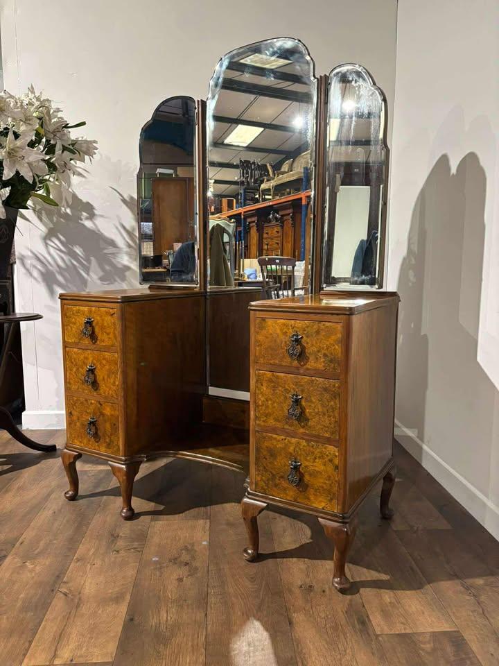 Vintage Burr Walnut Dressing Table (1 of 15)