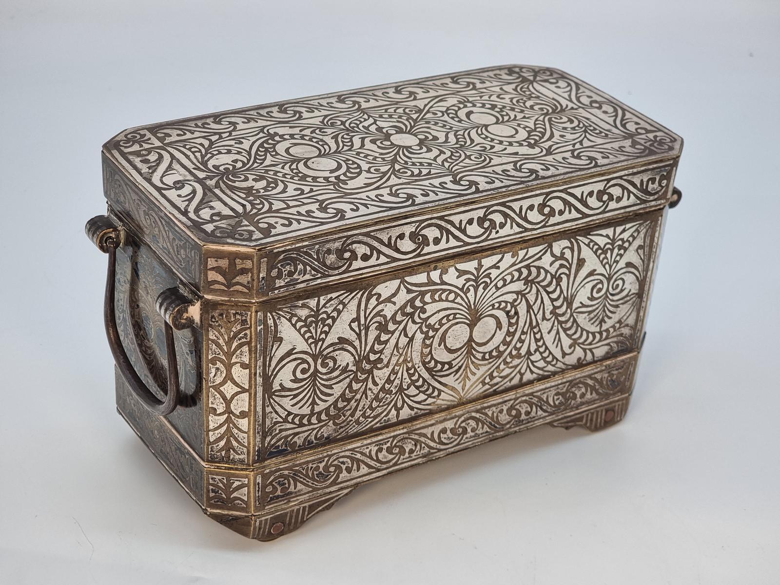 Mindanao Silver Inlaid Bronze Betal Nut Box (1 of 40)