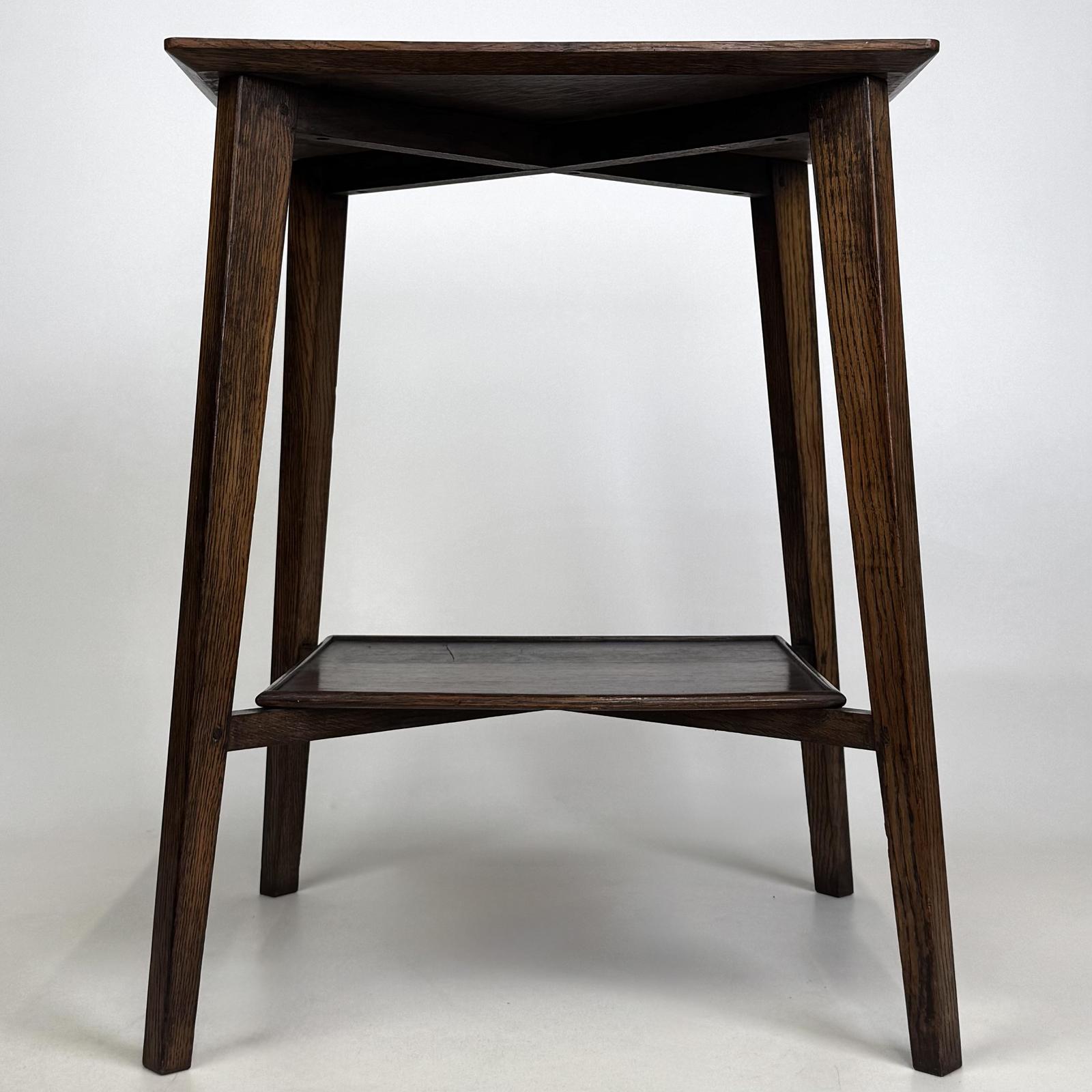 Antique 20th Century Small Edwardian Side Table in Oak (1 of 9) Antique 20th Century Small Edwardian Side Table in Oak (1 of 9)