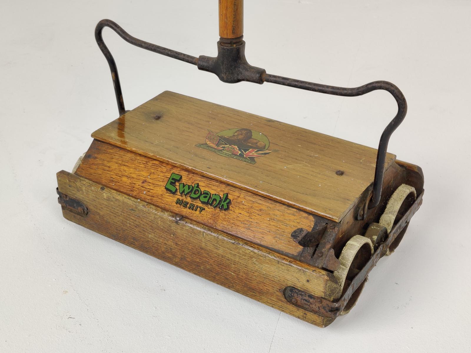 Vintage Ewbank Carpet Sweeper (1 of 10)