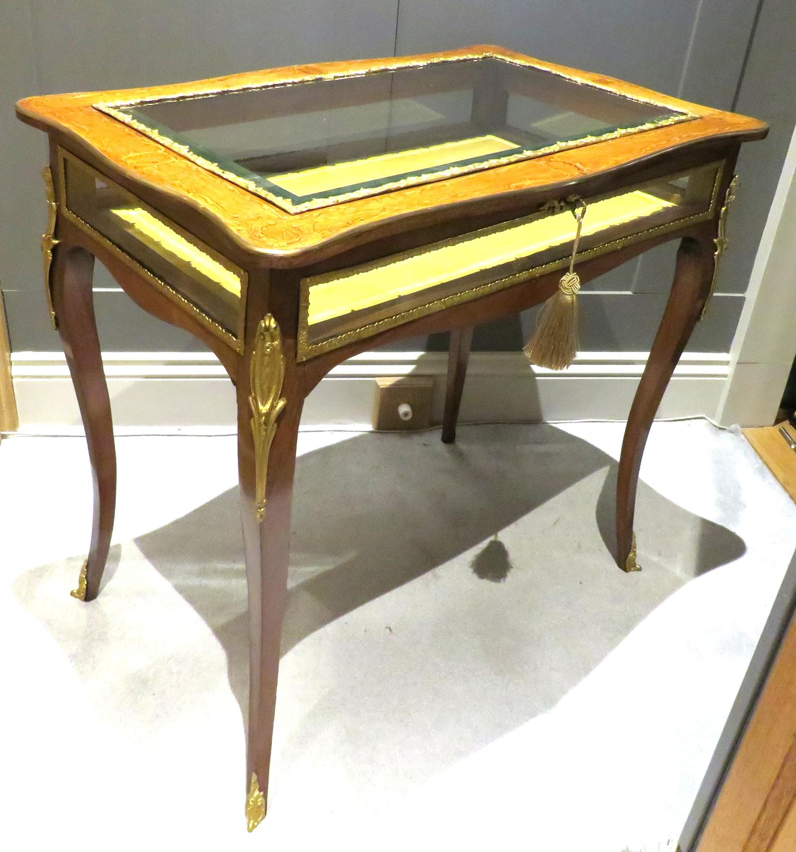 Bijouterie Satinwood Inlay & Ormolu Table (1 of 3)