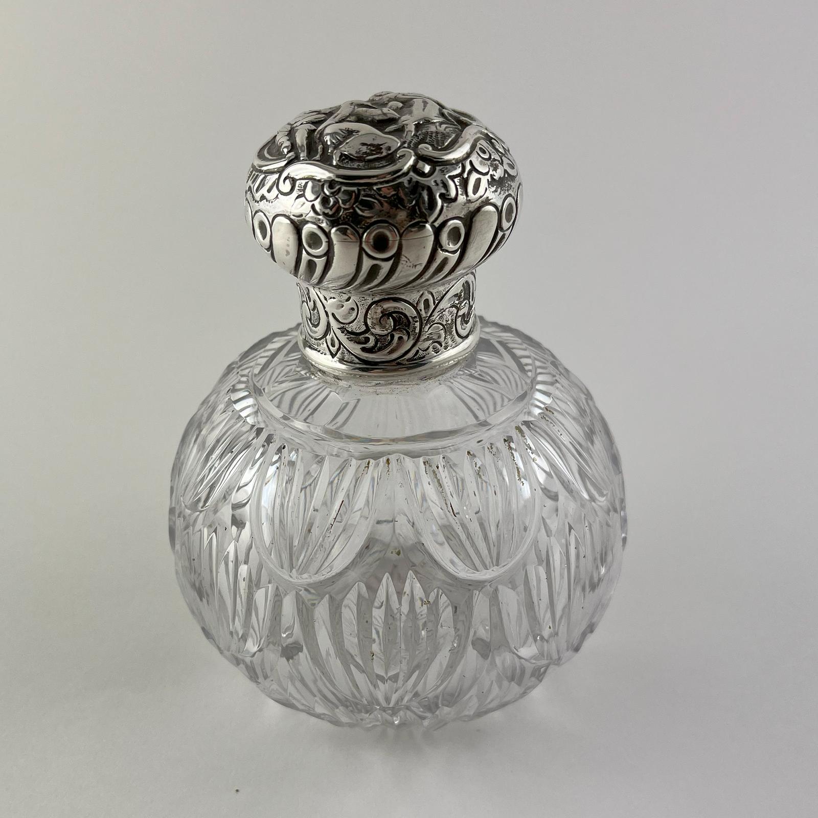 Decorative Victorian Silver & Cut Glass Perfume Bottle (1 of 5) Decorative Victorian Silver & Cut Glass Perfume Bottle (1 of 5)