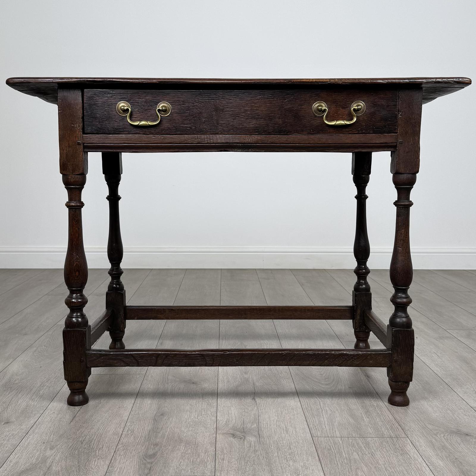 Antique 18th Century Good Quality Side Table in Oak (1 of 11) Antique 18th Century Good Quality Side Table in Oak (1 of 11)