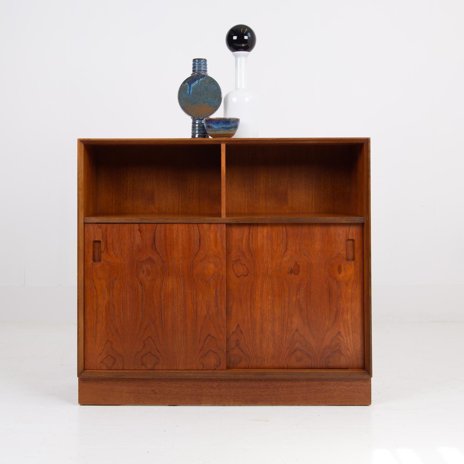 Mid Century Solid Teak Sliding Door Cabinet C1970 (1 of 16) Mid Century Solid Teak Sliding Door Cabinet C1970 (1 of 16)