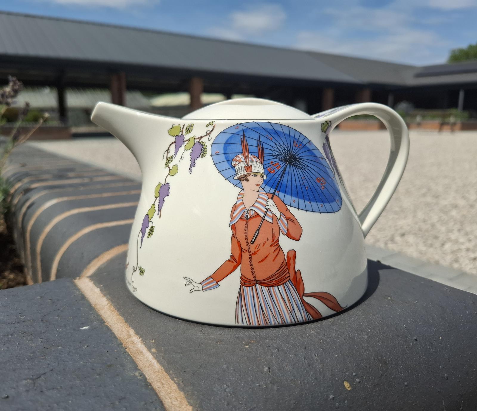 Villeroy & Boch Teapot from Their Design 1900 Series (1 of 5) Villeroy & Boch Teapot from Their Design 1900 Series (1 of 5)