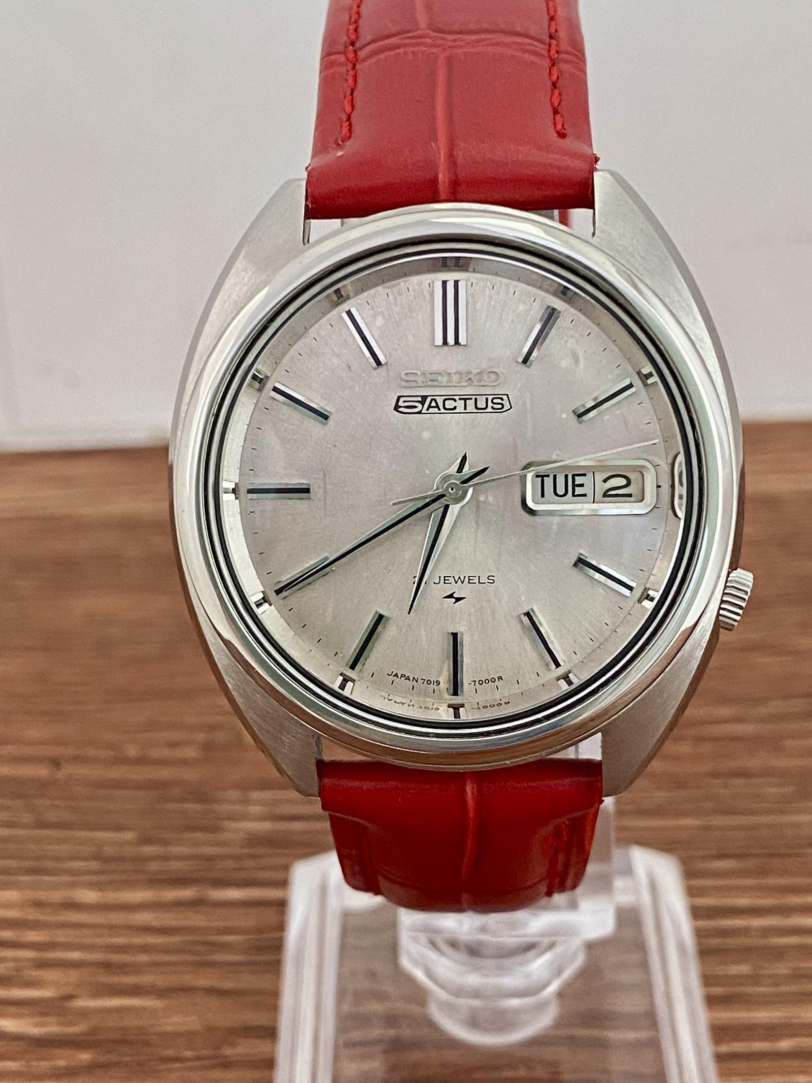 Vintage Seiko 5 Actus 7019-7040 Serviced, November 1979 (1 of 20) Vintage Seiko 5 Actus 7019-7040 Serviced, November 1979 (1 of 20)