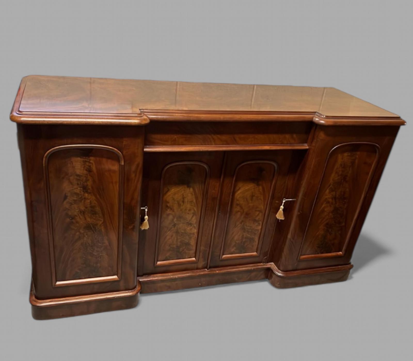 Victorian Breakfront Chiffonier in Havana Mahogany, c.1865–1880 (1 of 11) Victorian Breakfront Chiffonier in Havana Mahogany, c.1865–1880 (1 of 11)