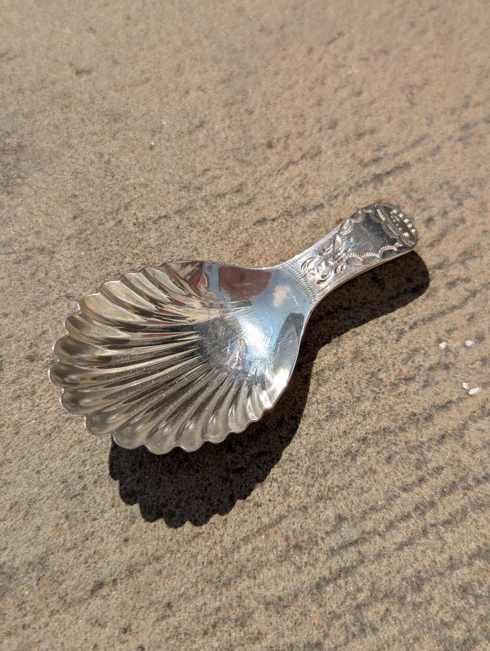 Georgian Sterling Silver Caddy Spoon London 1802 (1 of 6)