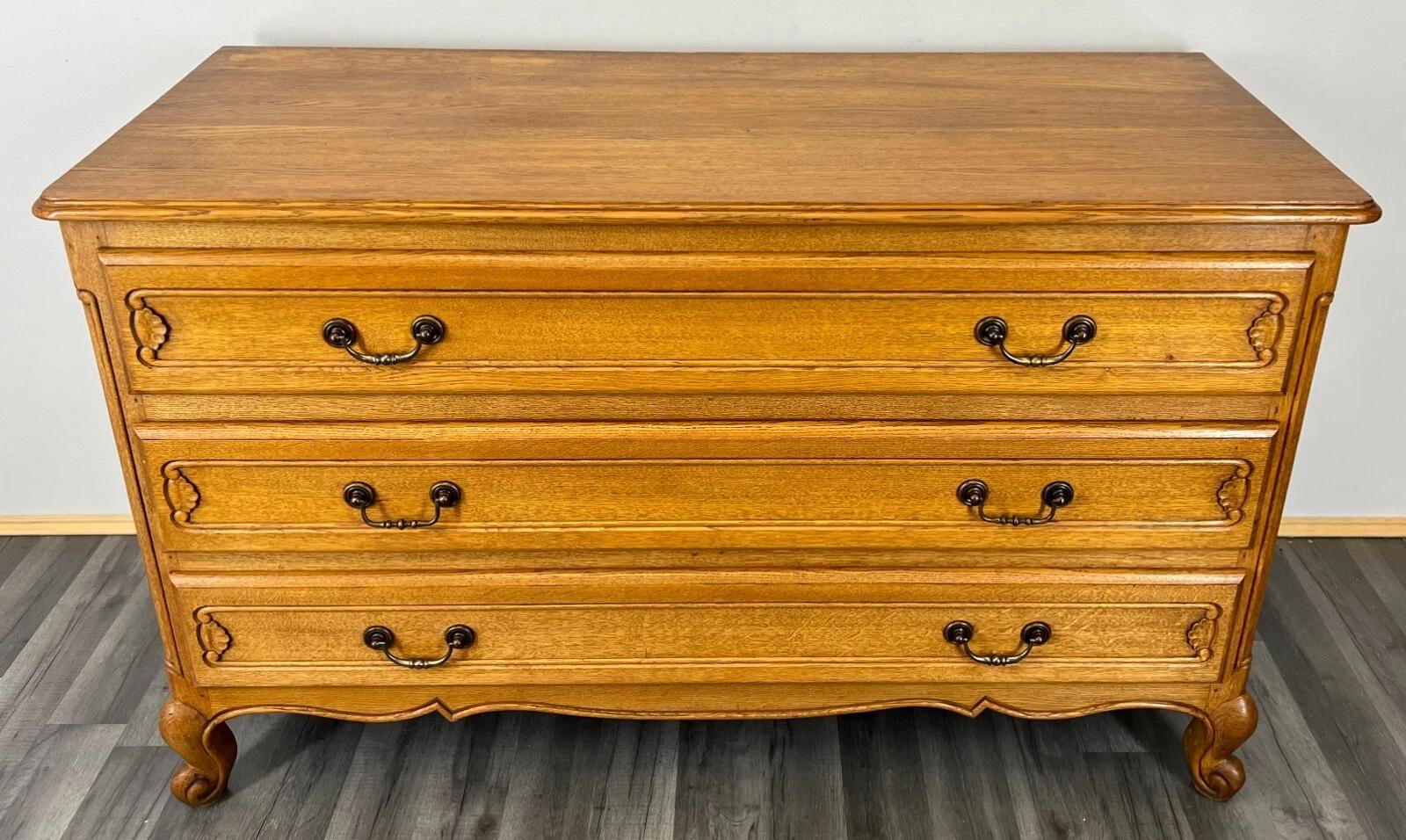 Chest of Drawers Vintage French Louis XIV Sideboard Carved Cabinet LOT 2937 (1 of 11) Chest of Drawers Vintage French Louis XIV Sideboard Carved Cabinet LOT 2937 (1 of 11)