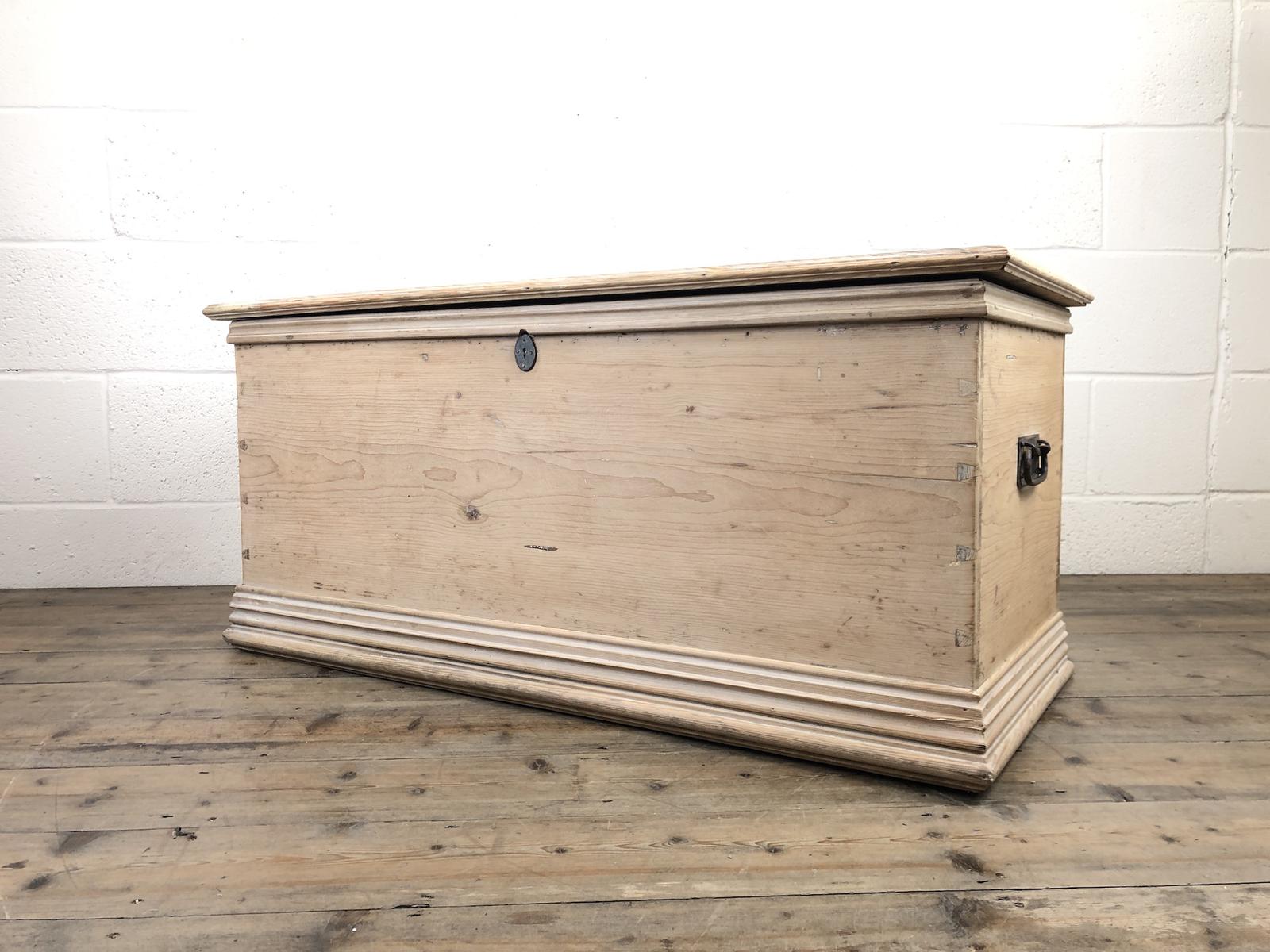 Antique Pine Trunk or Blanket Box (1 of 14) Antique Pine Trunk or Blanket Box (1 of 14)