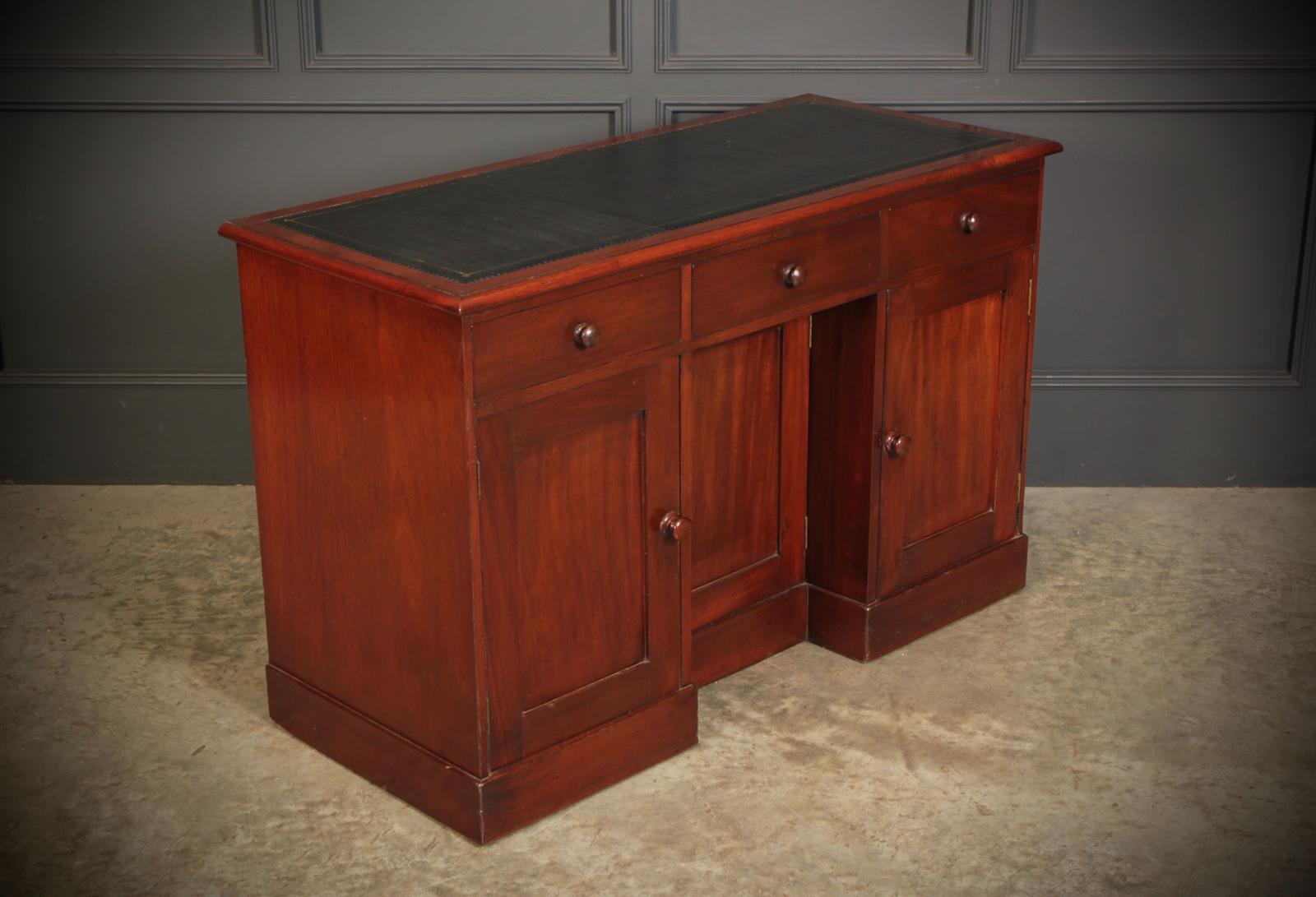 Early Victorian Mahogany Kneehole Desk (1 of 12)