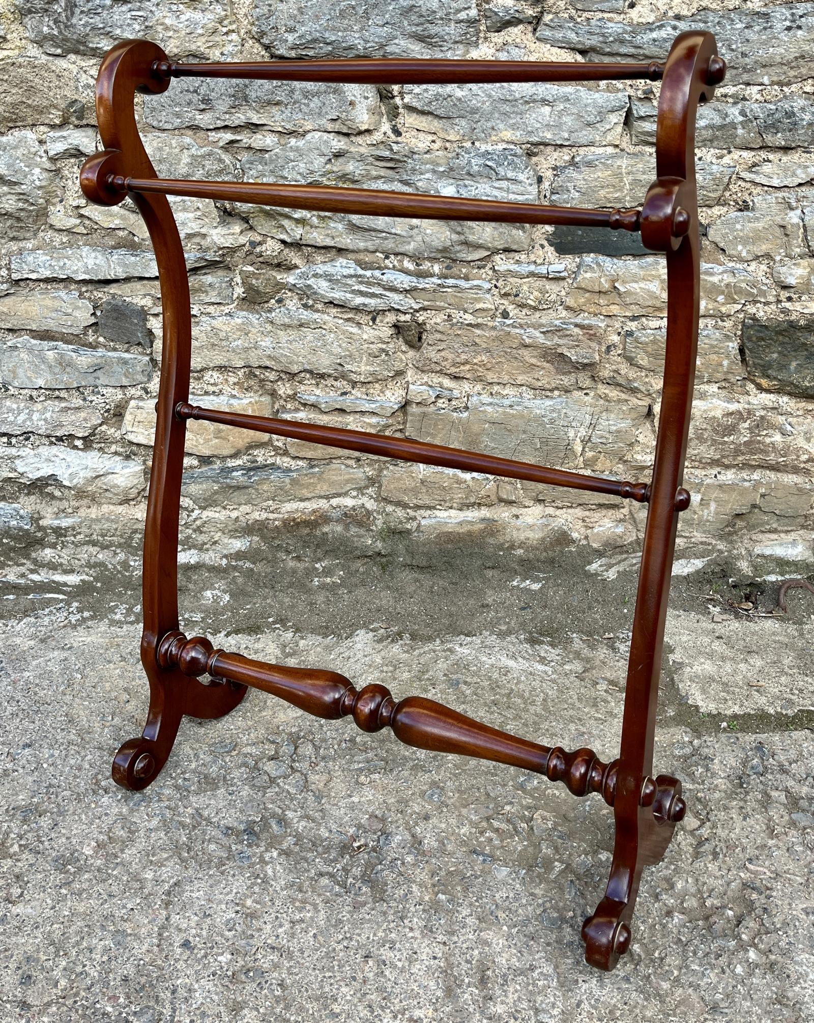Victorian Mahogany Towel Rail (1 of 11) Victorian Mahogany Towel Rail (1 of 11)
