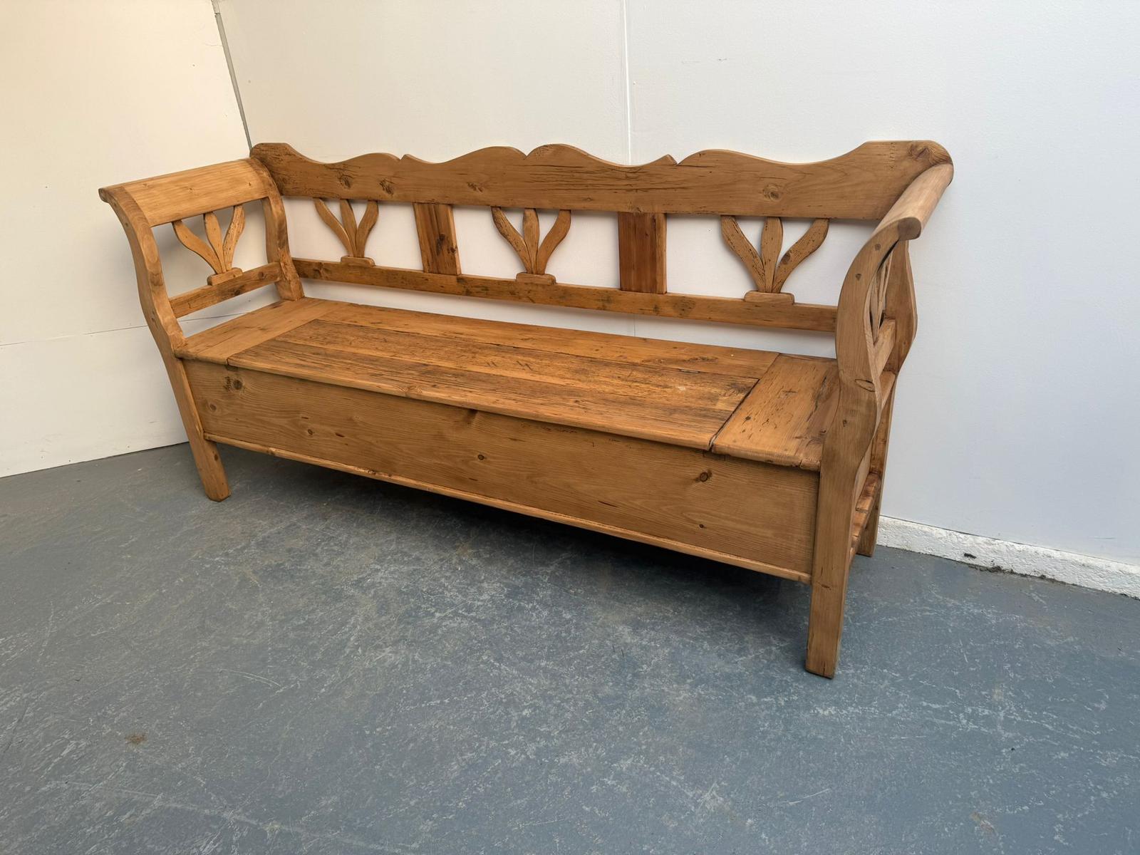 A Beautifully Waxed Antique / Old Pine 3 Seater Tulip Box Settle / Bench (1 of 9)