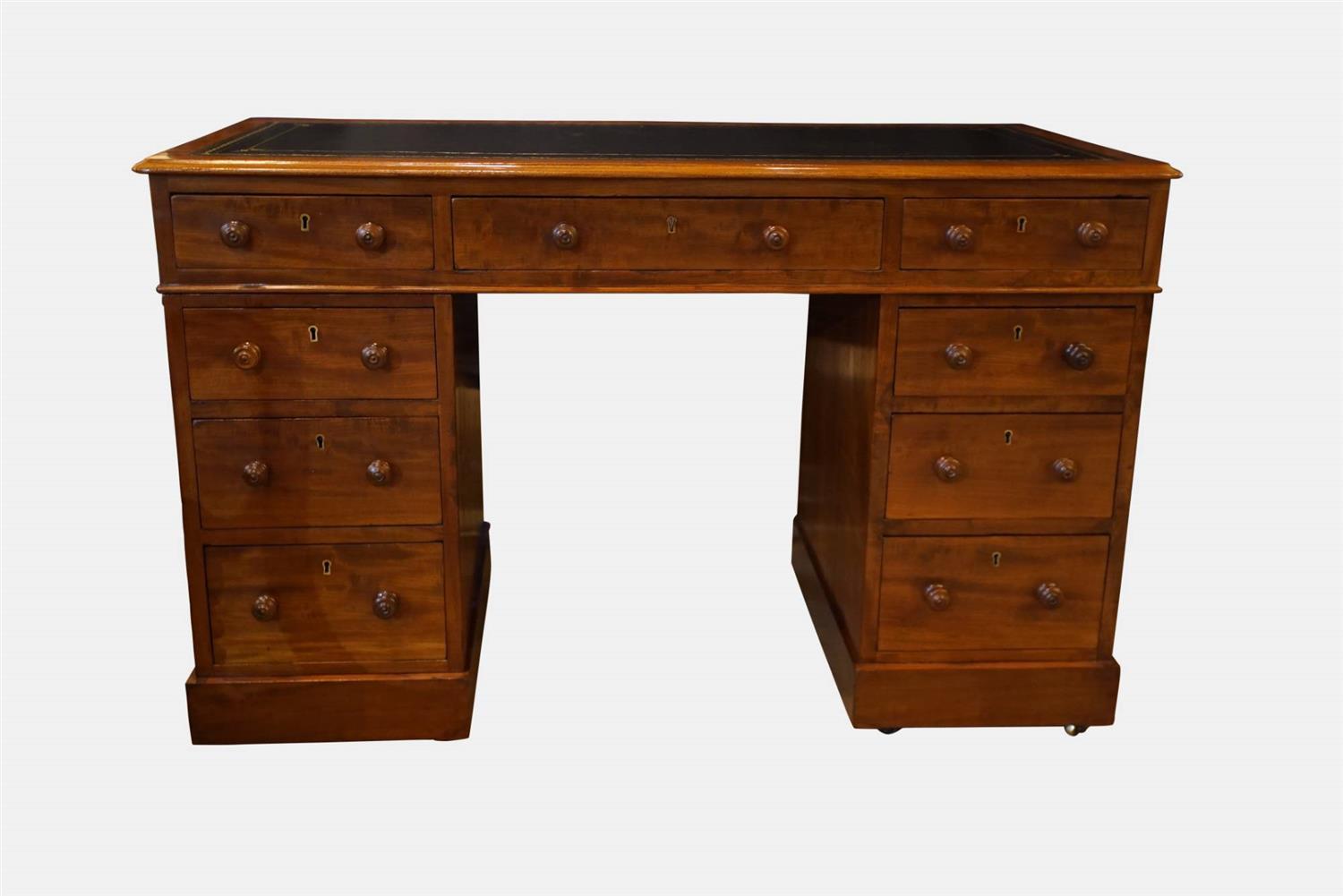 19th Century Mahogany Pedestal Desk (1 of 5) 19th Century Mahogany Pedestal Desk (1 of 5)