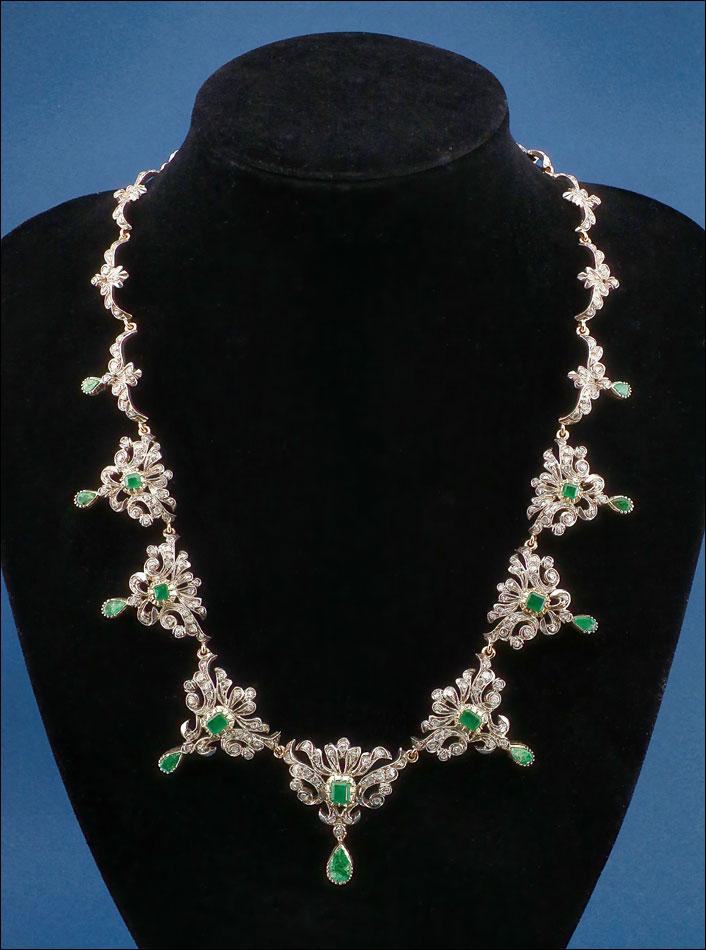 Vintage Necklace in 18k Gold with 9 Emeralds & 250 Diamonds c.1950 (1 of 28)