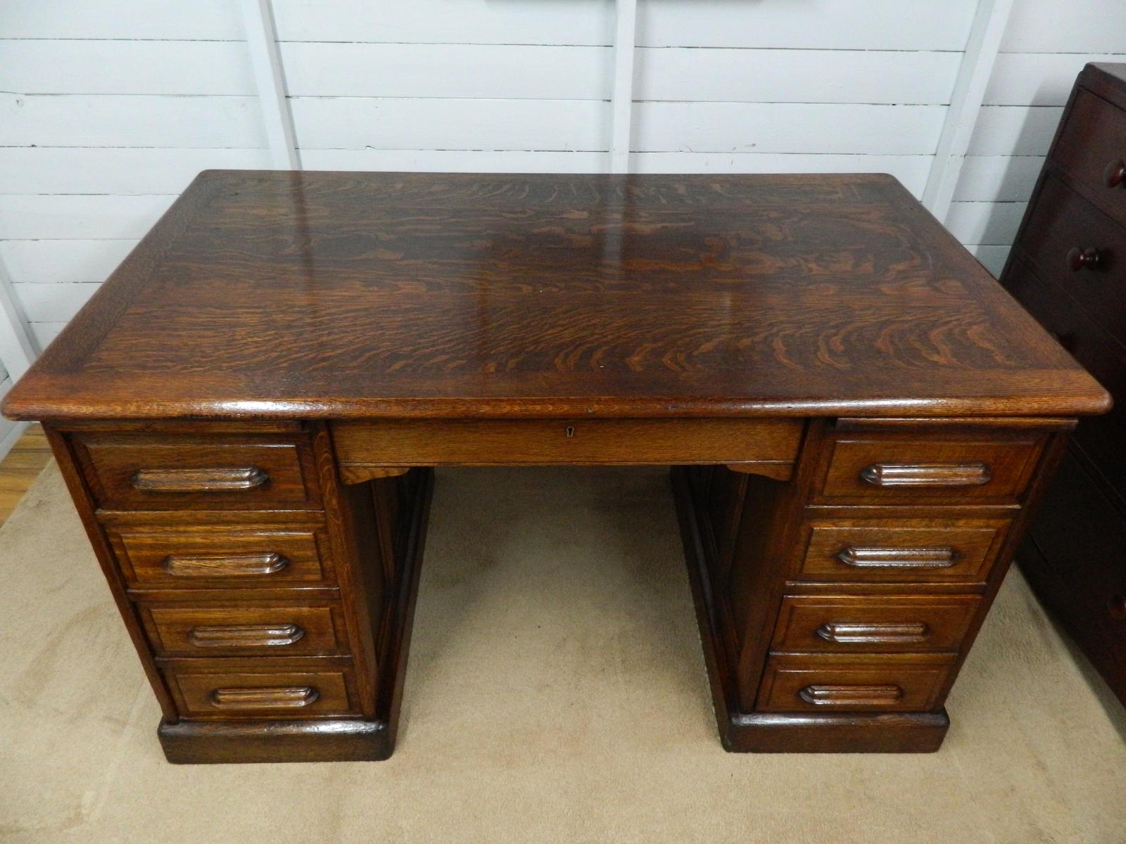 Oak Pedestal Bankers Desk (1 of 17) Oak Pedestal Bankers Desk (1 of 17)