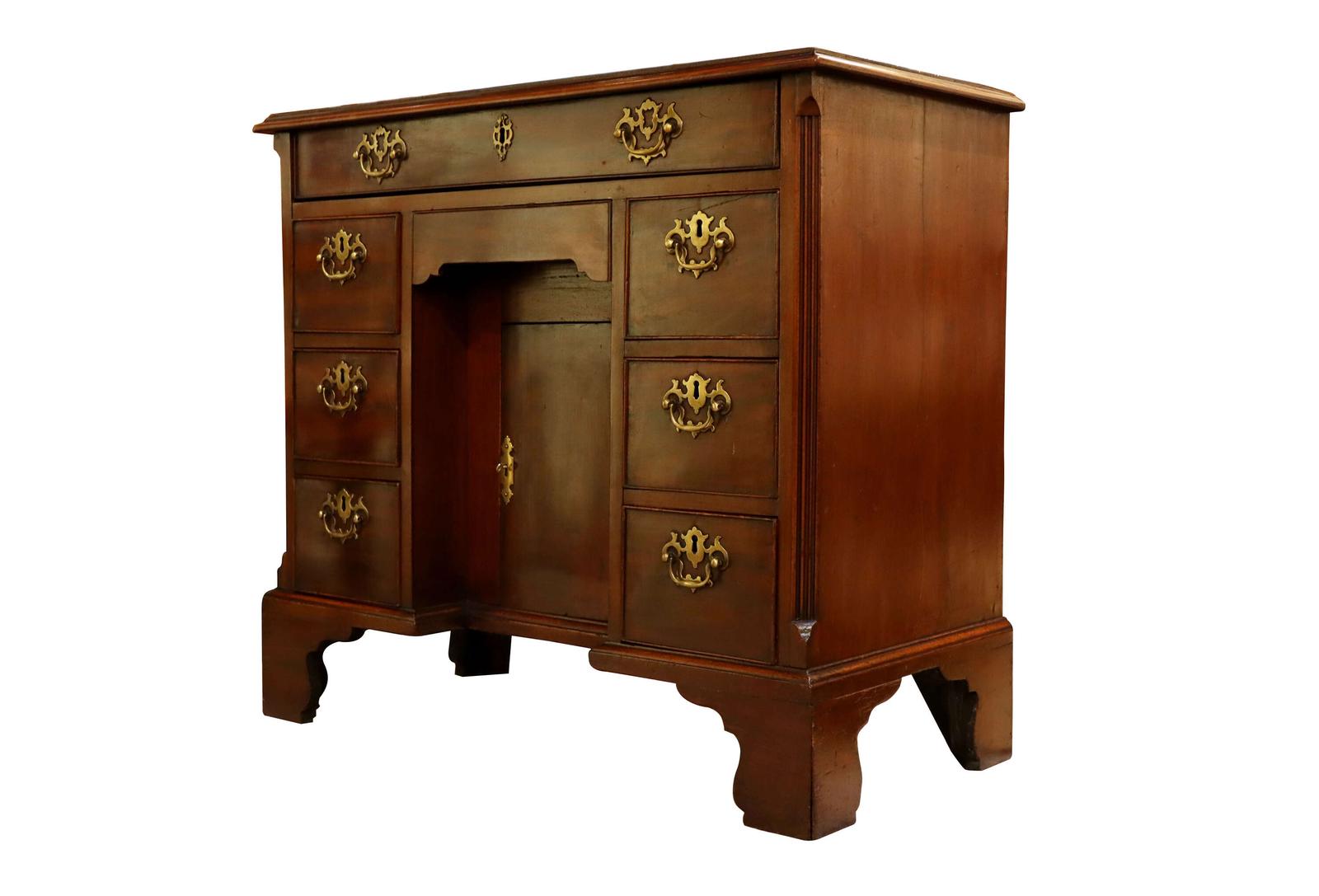 George III Mahogany Kneehole Desk c.1780 (1 of 4) George III Mahogany Kneehole Desk c.1780 (1 of 4)