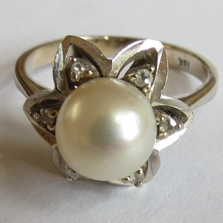 Vintage 18ct White Gold, Pearl & Diamond Ring (1 of 7) Vintage 18ct White Gold, Pearl & Diamond Ring (1 of 7)